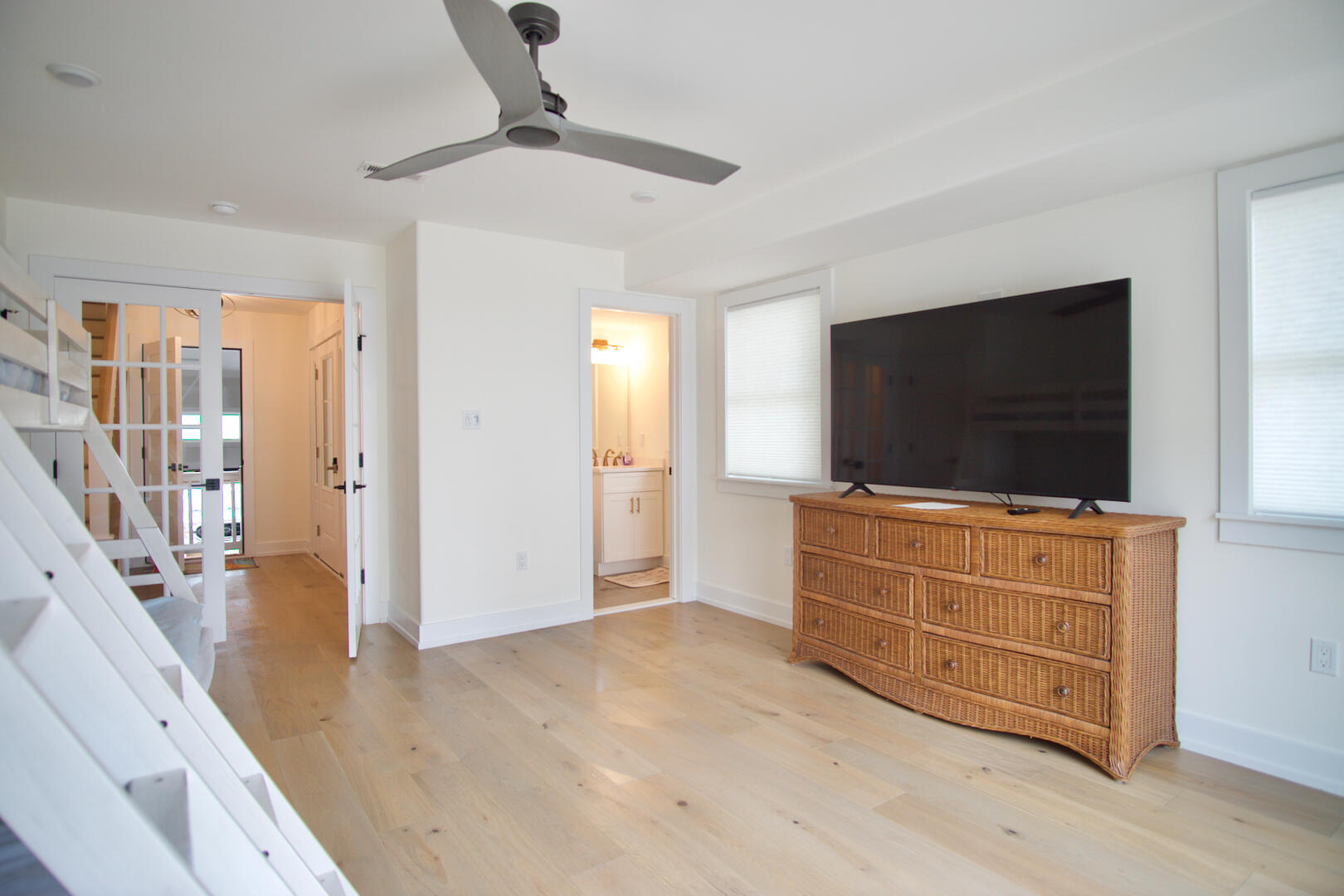 211 40th Street - West