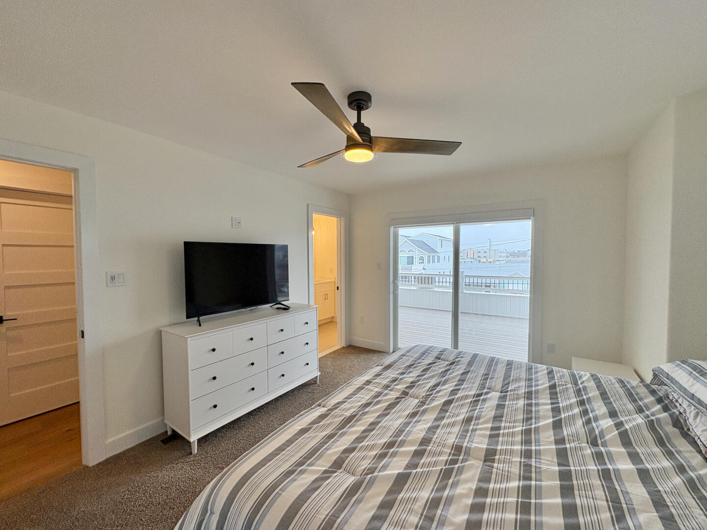 211 40th Street - West