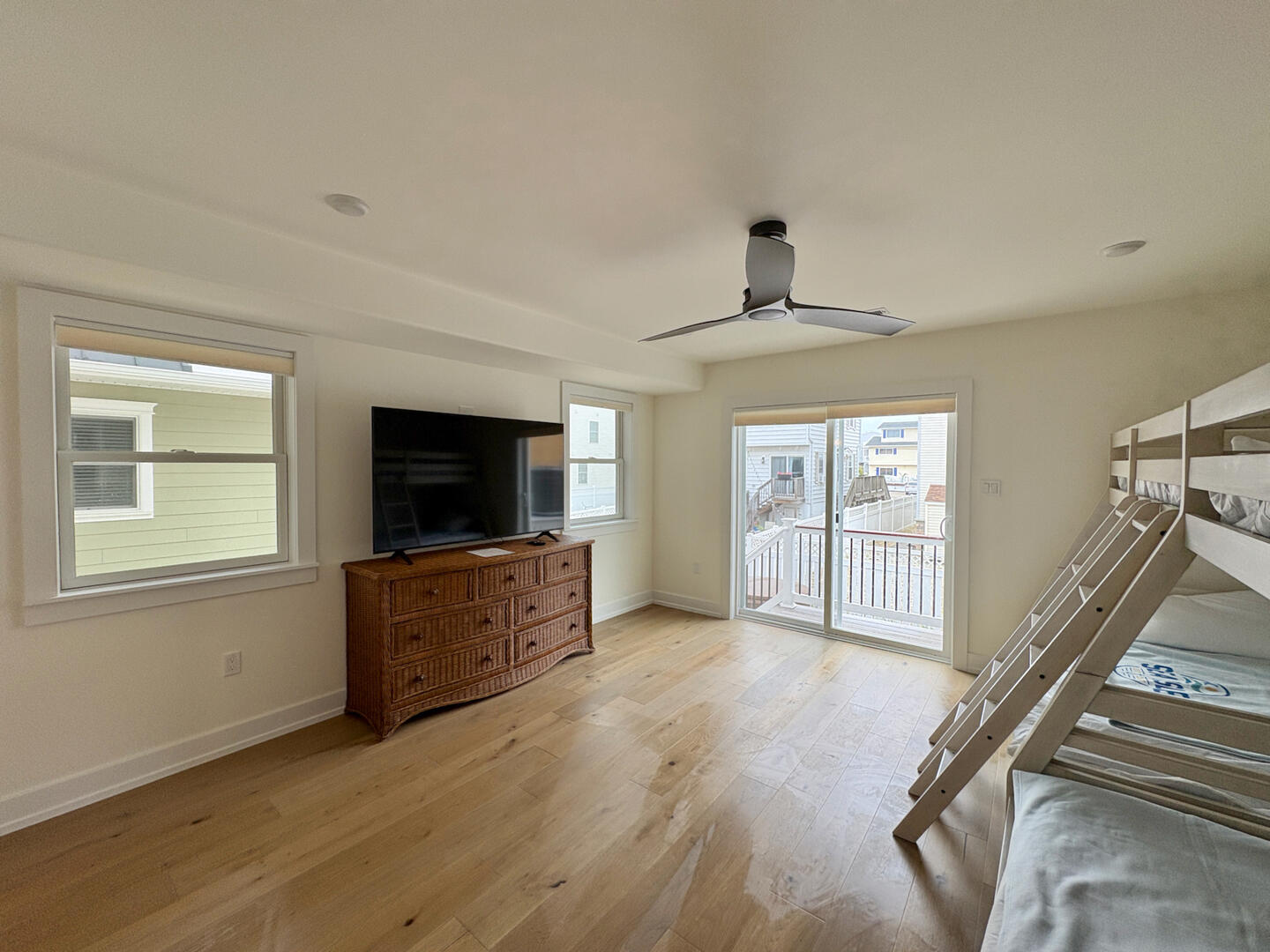 211 40th Street - West