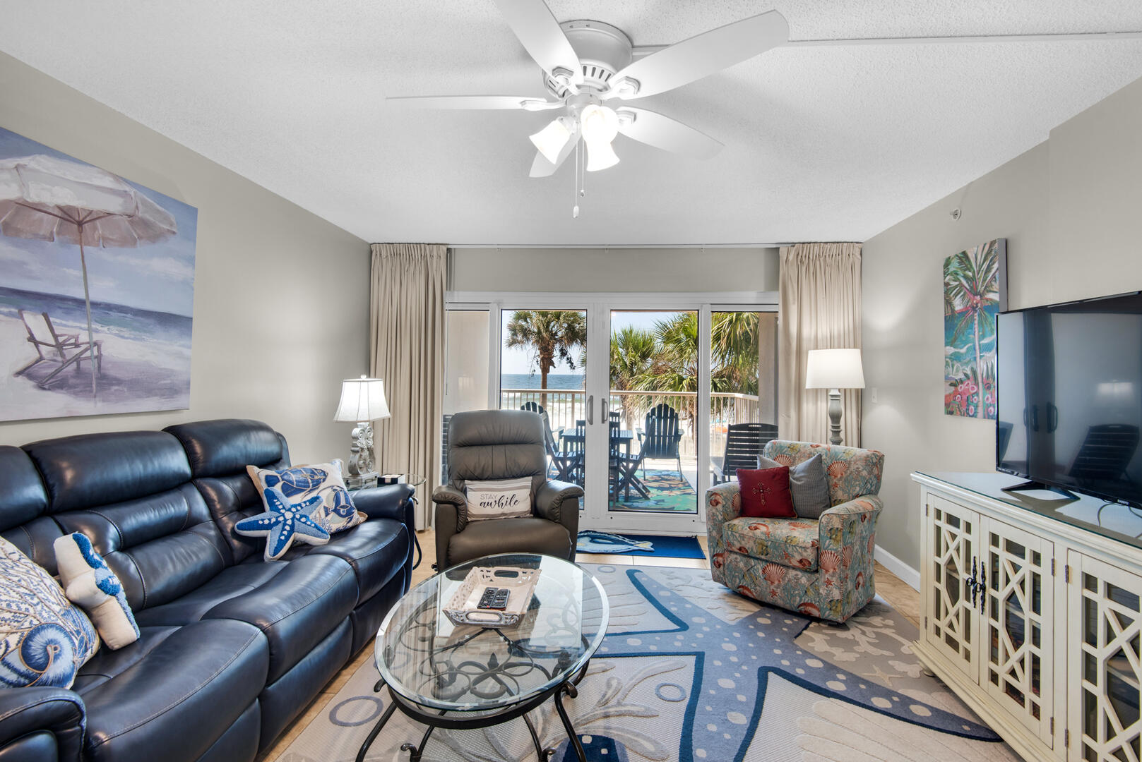 Living Area w/Smart TV