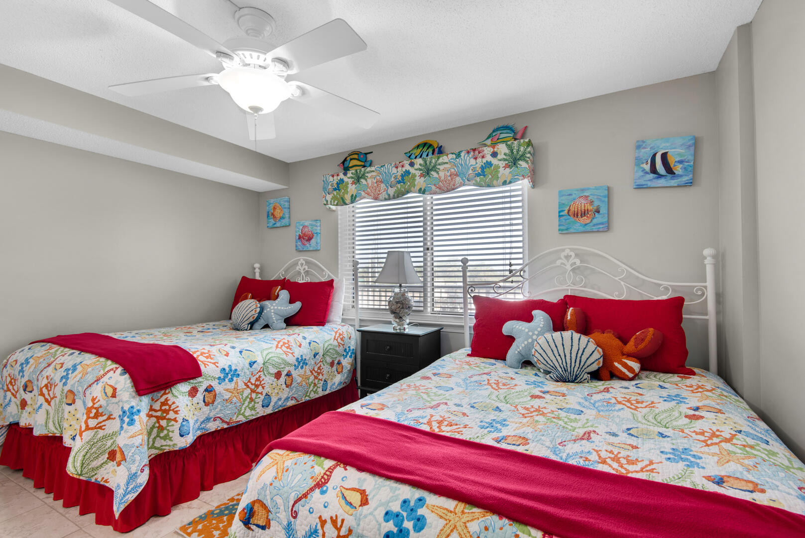 Guest Bedroom w/2 Queen Beds