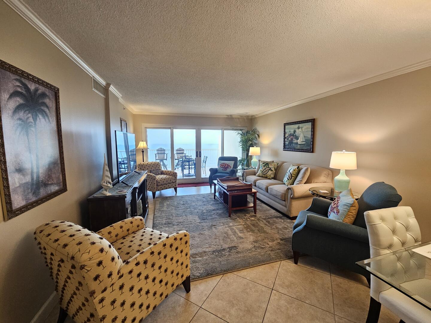 Living Area w/Gulf Front View