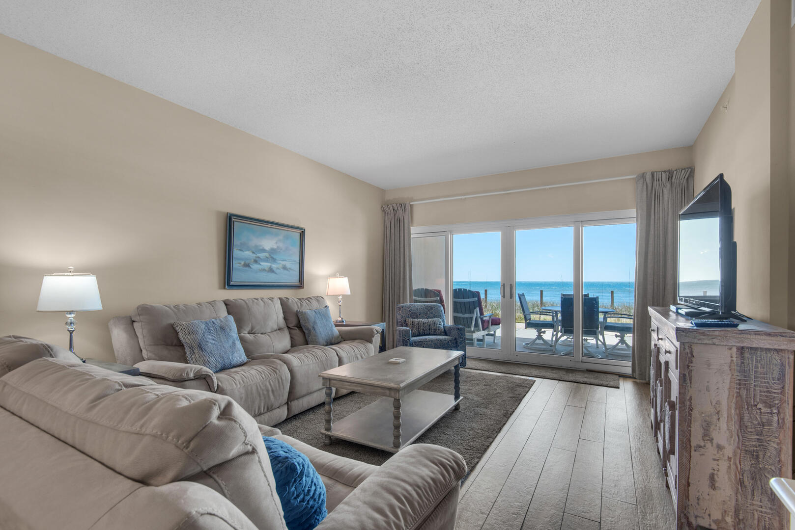 Living Room w/Gulf Front View