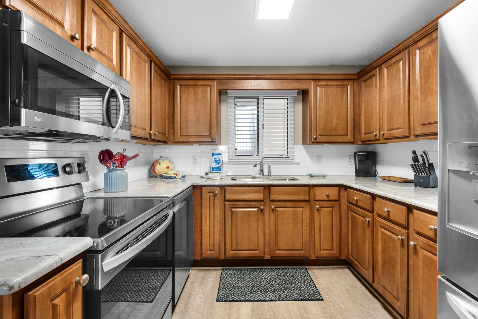 Updated Kitchen w/Stainless Appliances