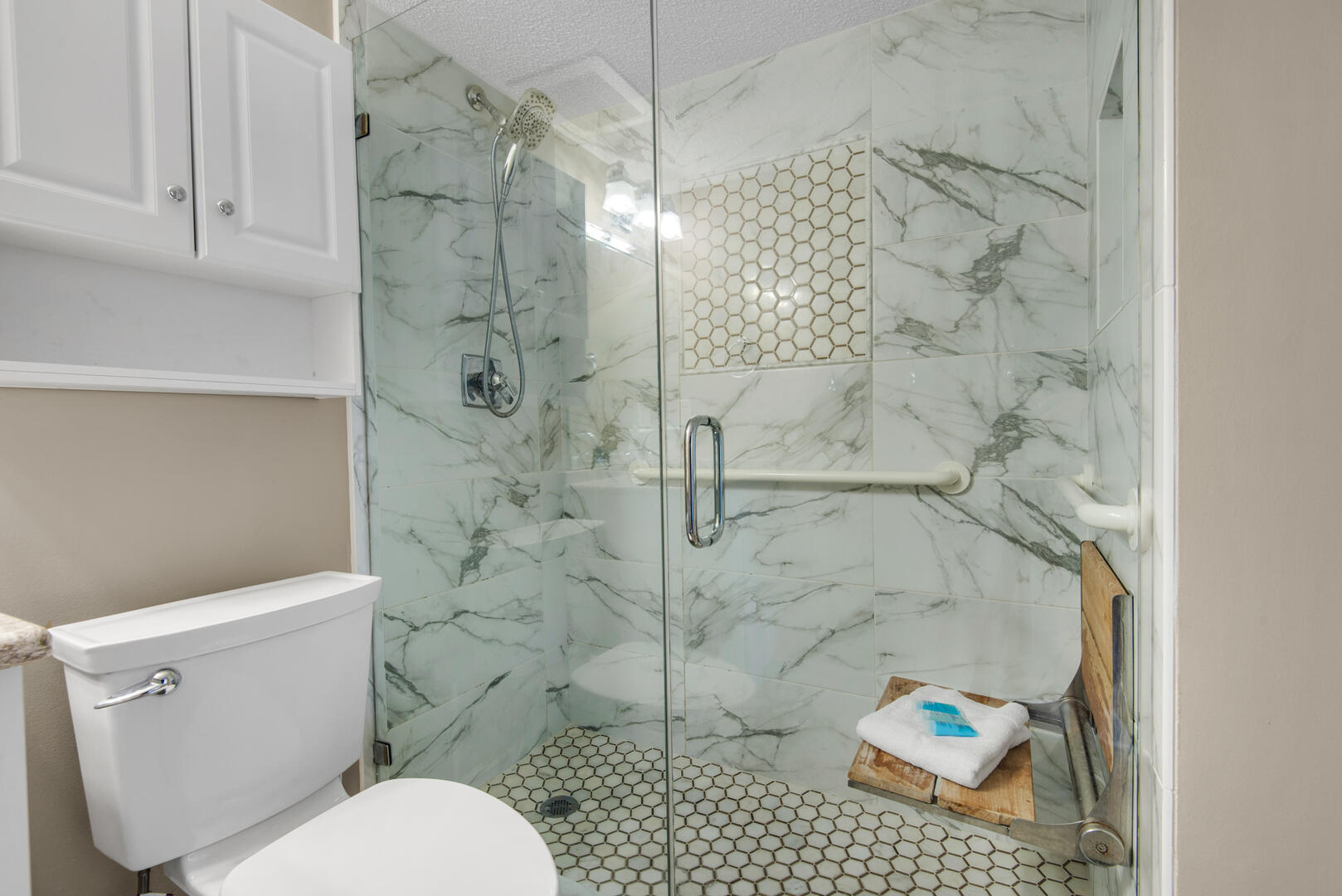 Master Bathroom w/Full Stand-up Shower