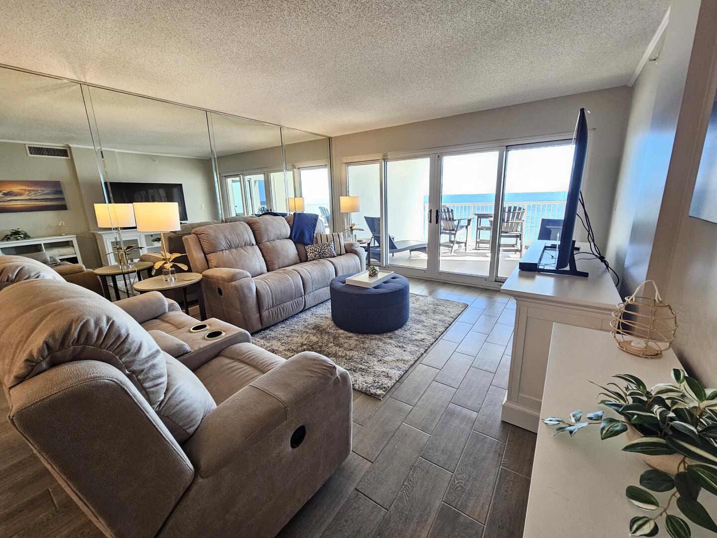 Living Area w/Gulf Front View