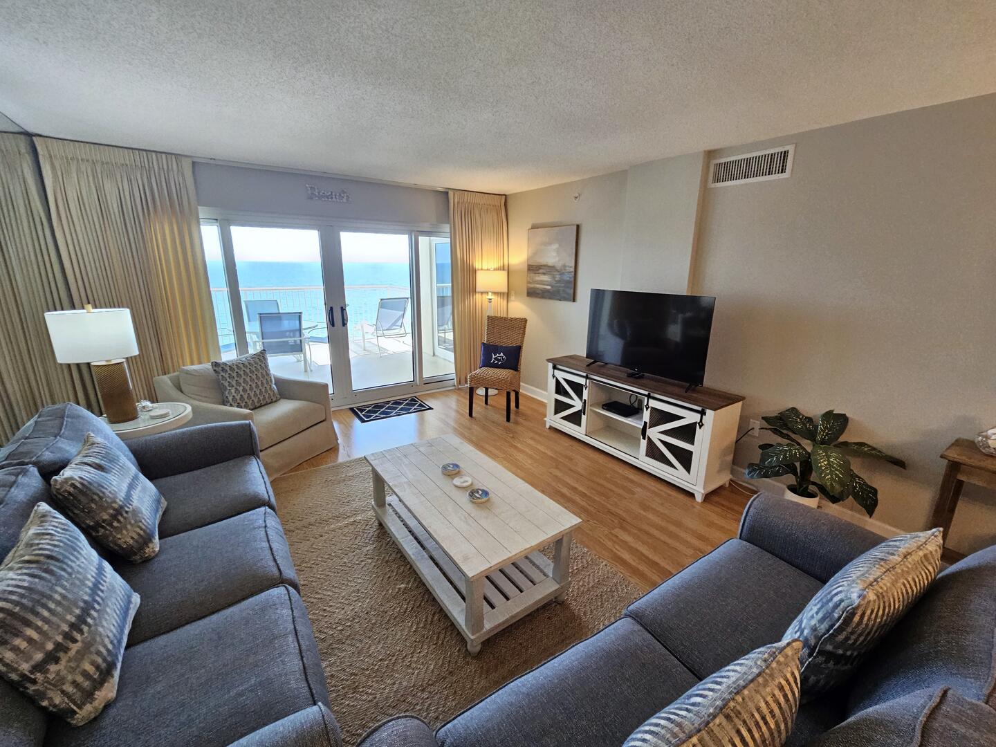 Living Area w/Gulf Front View