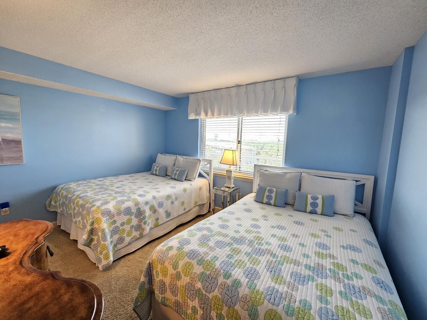 Guest Bedroom w/2 Queen Beds
