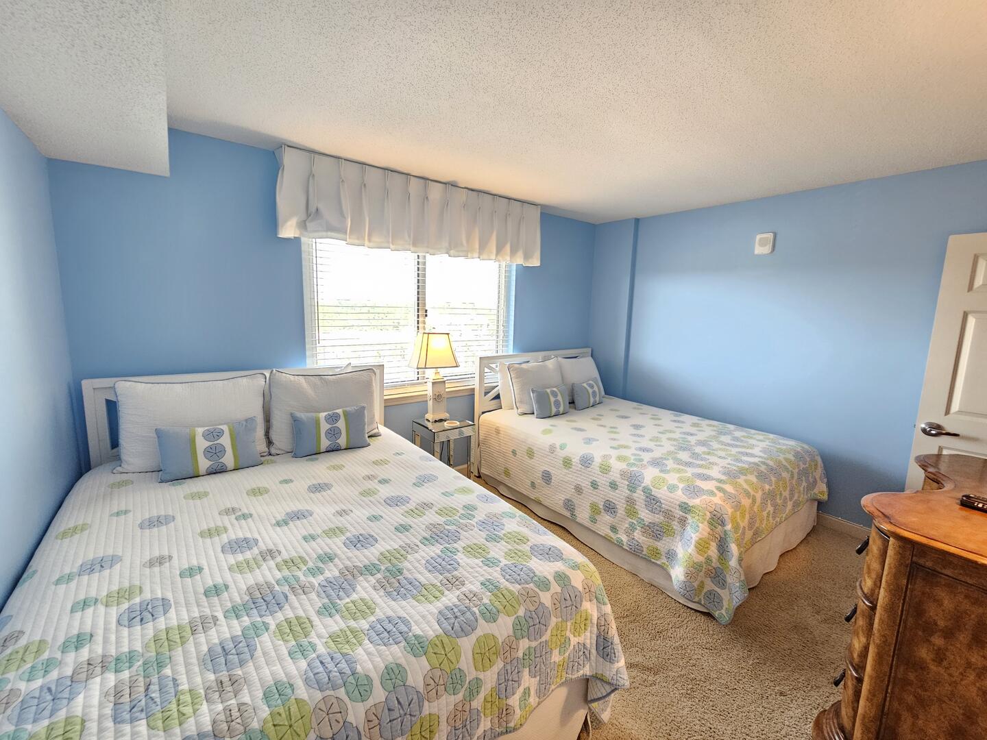 Guest Bedroom w/2 Queen Beds