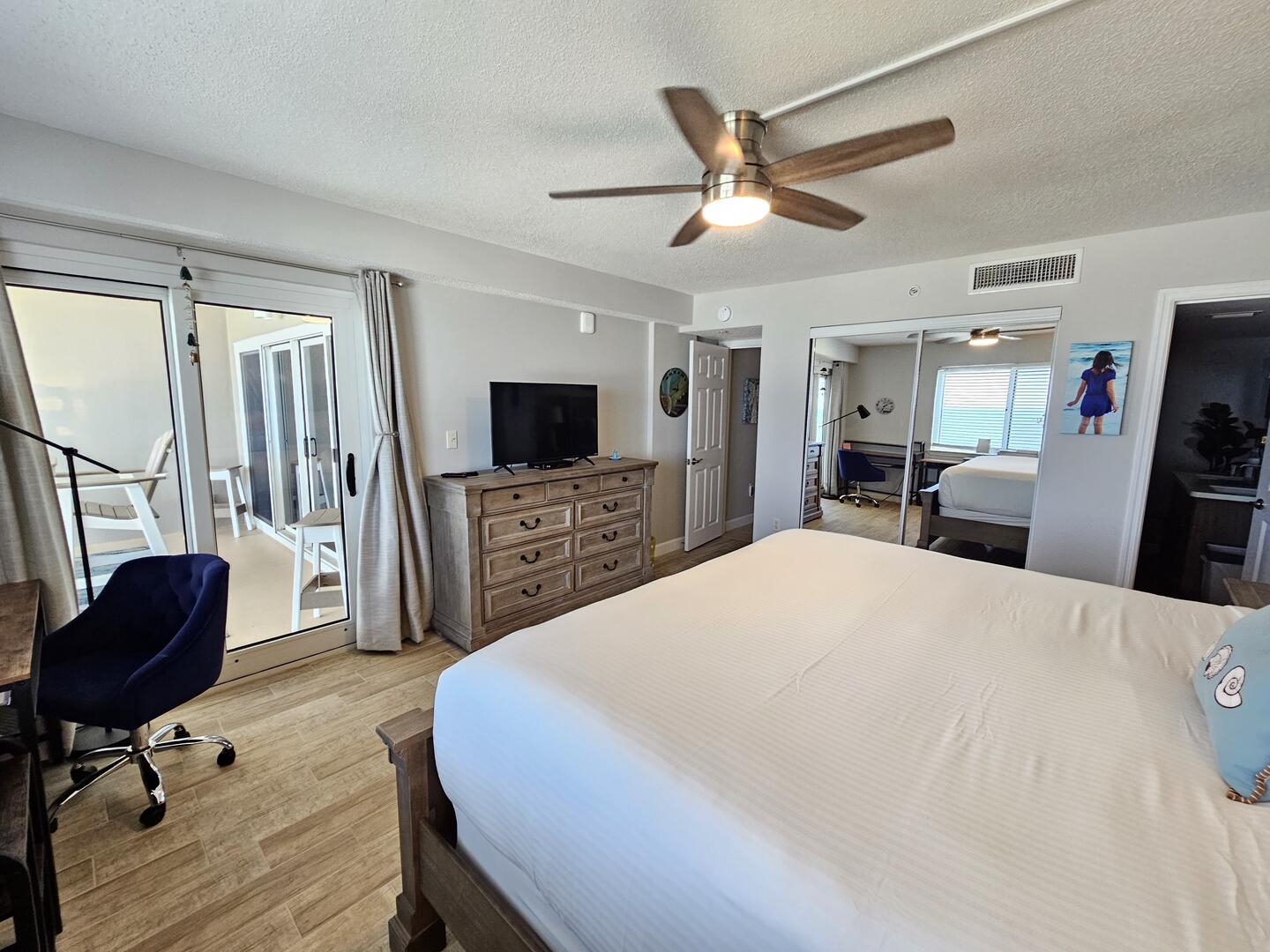 Master Bedroom w/Private Entrance to Balcony
