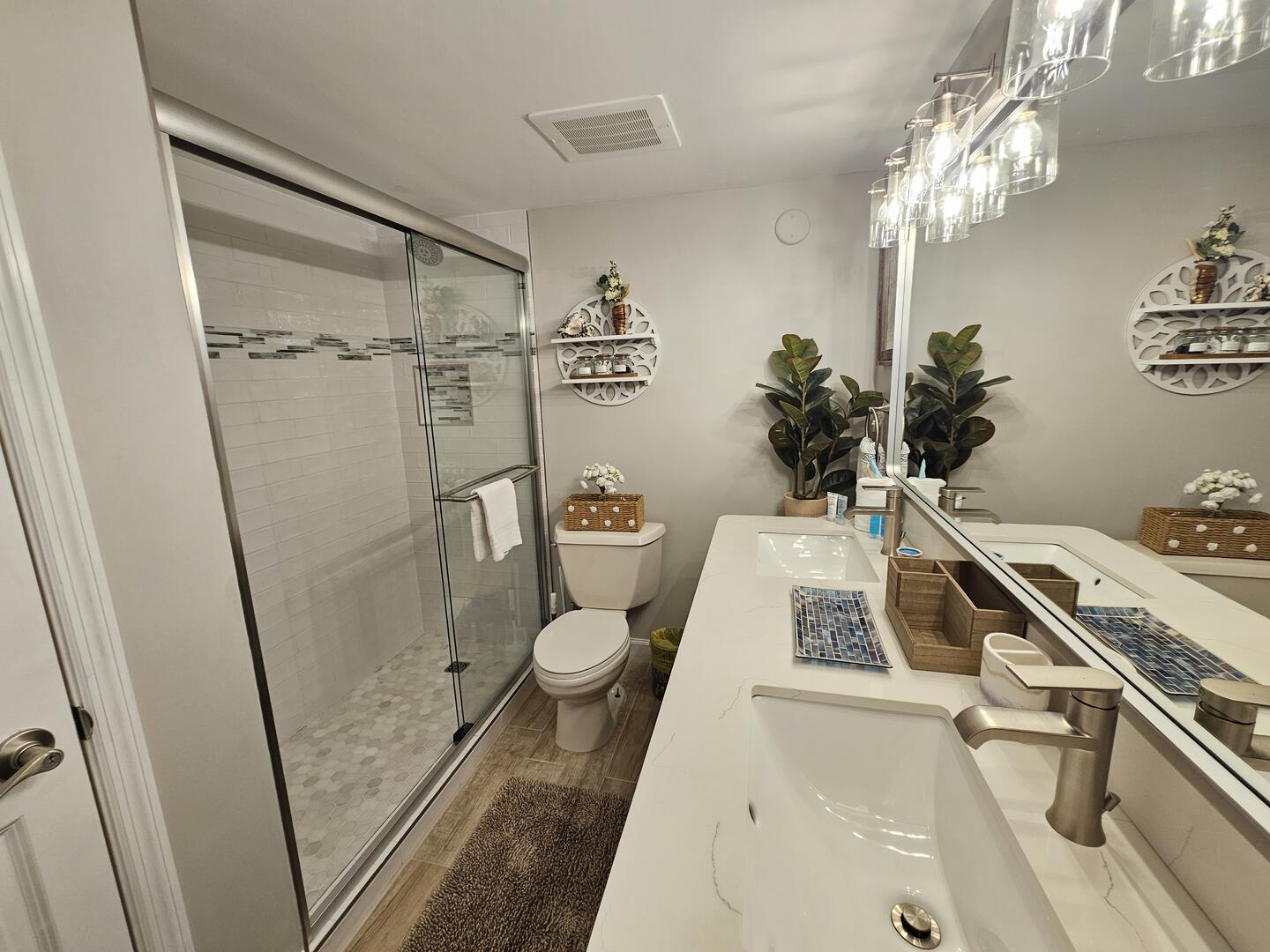 Master Bathroom w/Standup Shower