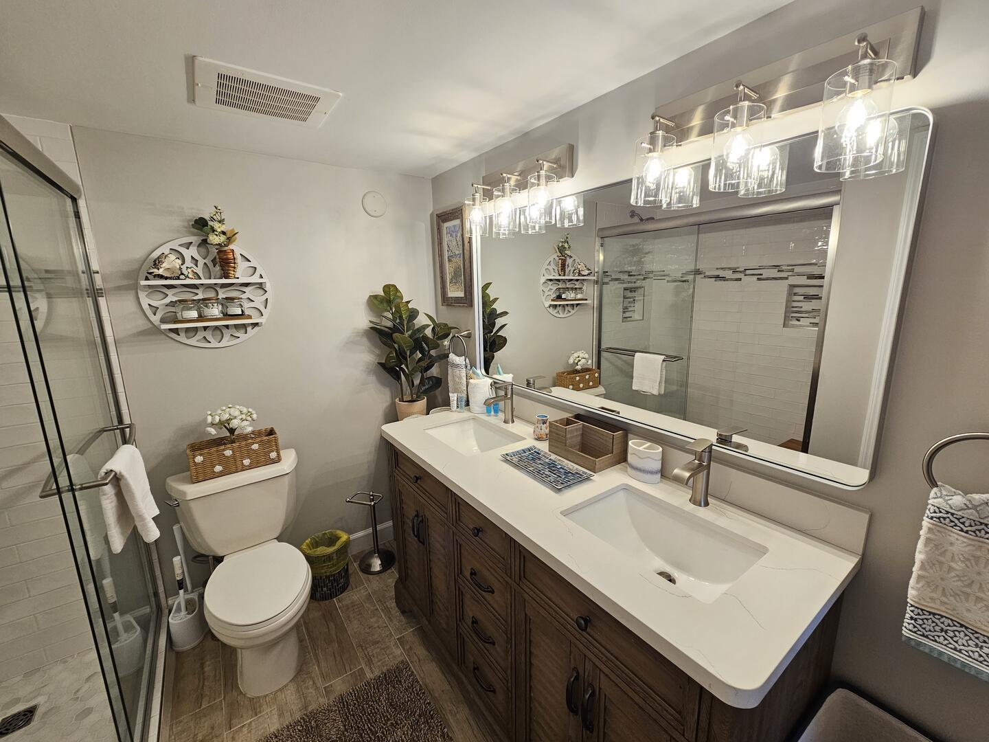 Master Bathroom w/Double Vanity