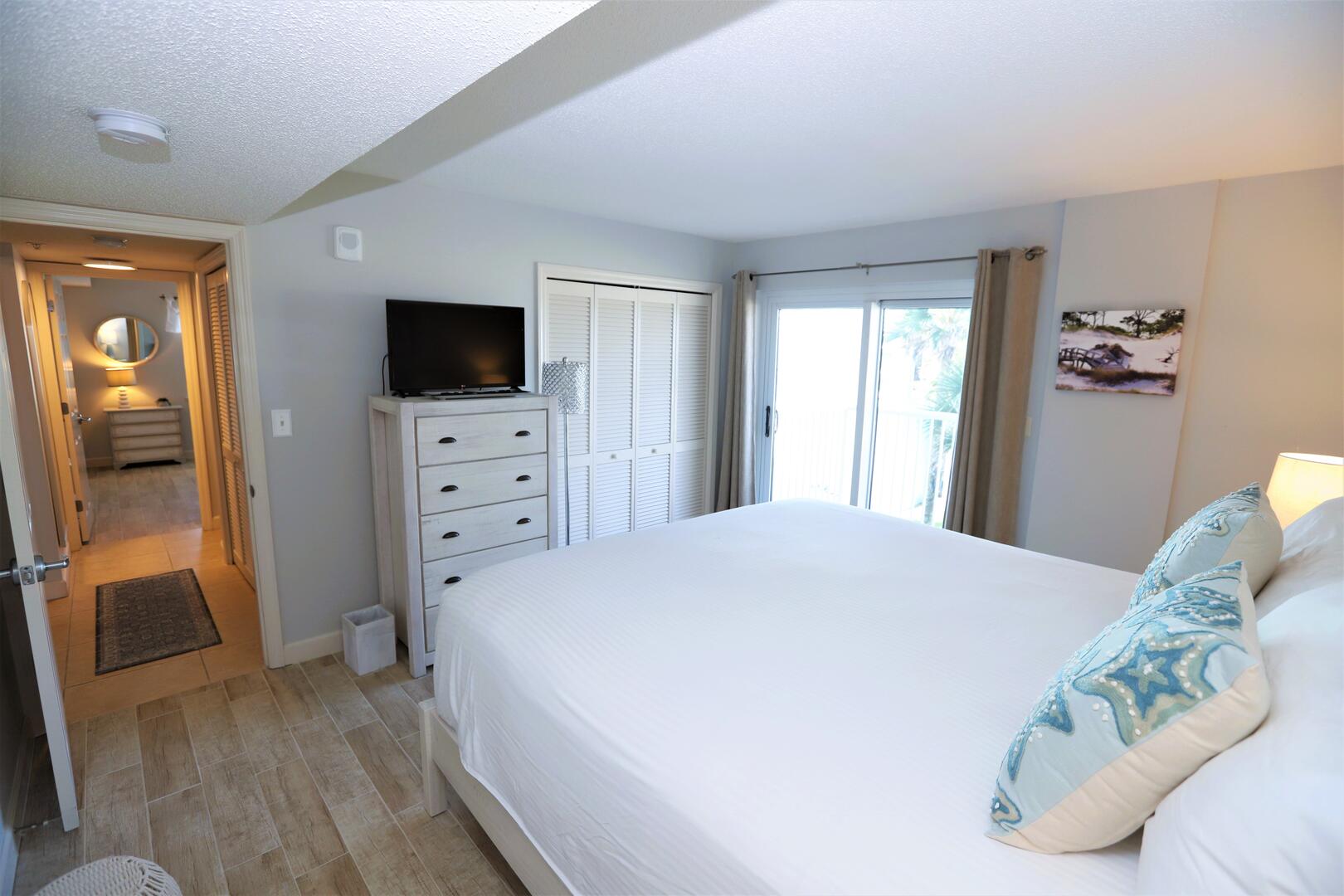 Middle Guest Bedroom w/Private Balcony