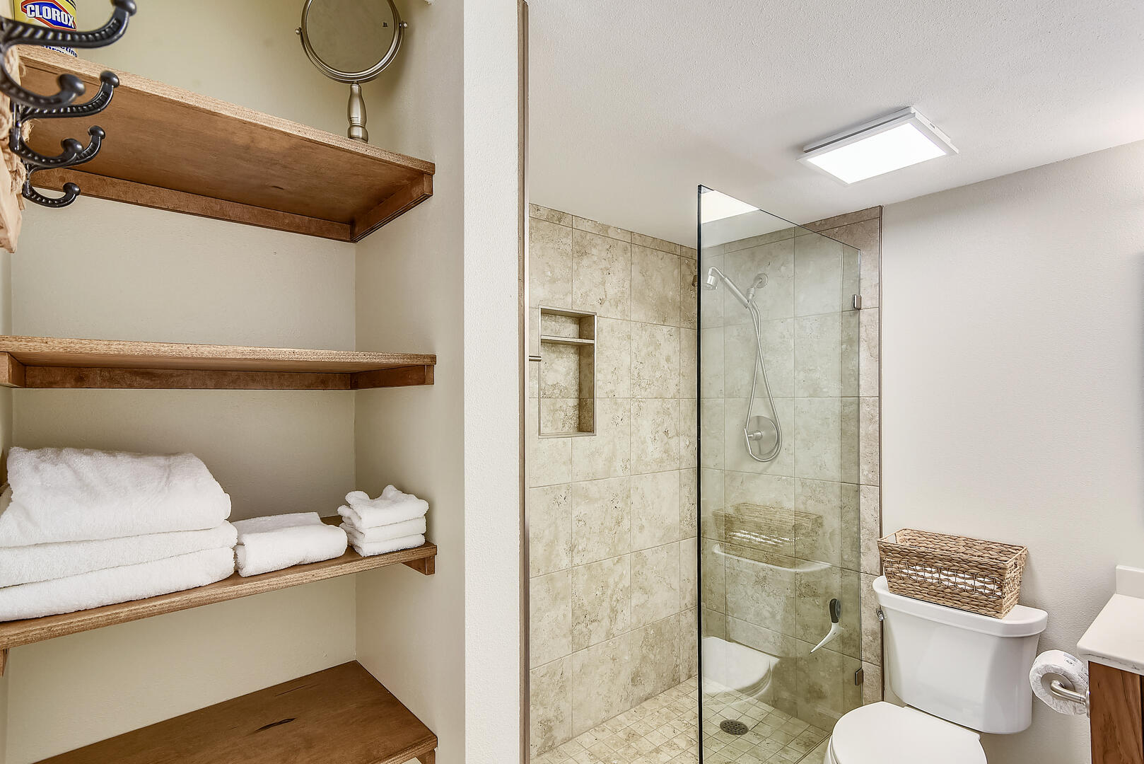 Master Bathroom w/ Stand-up Shower