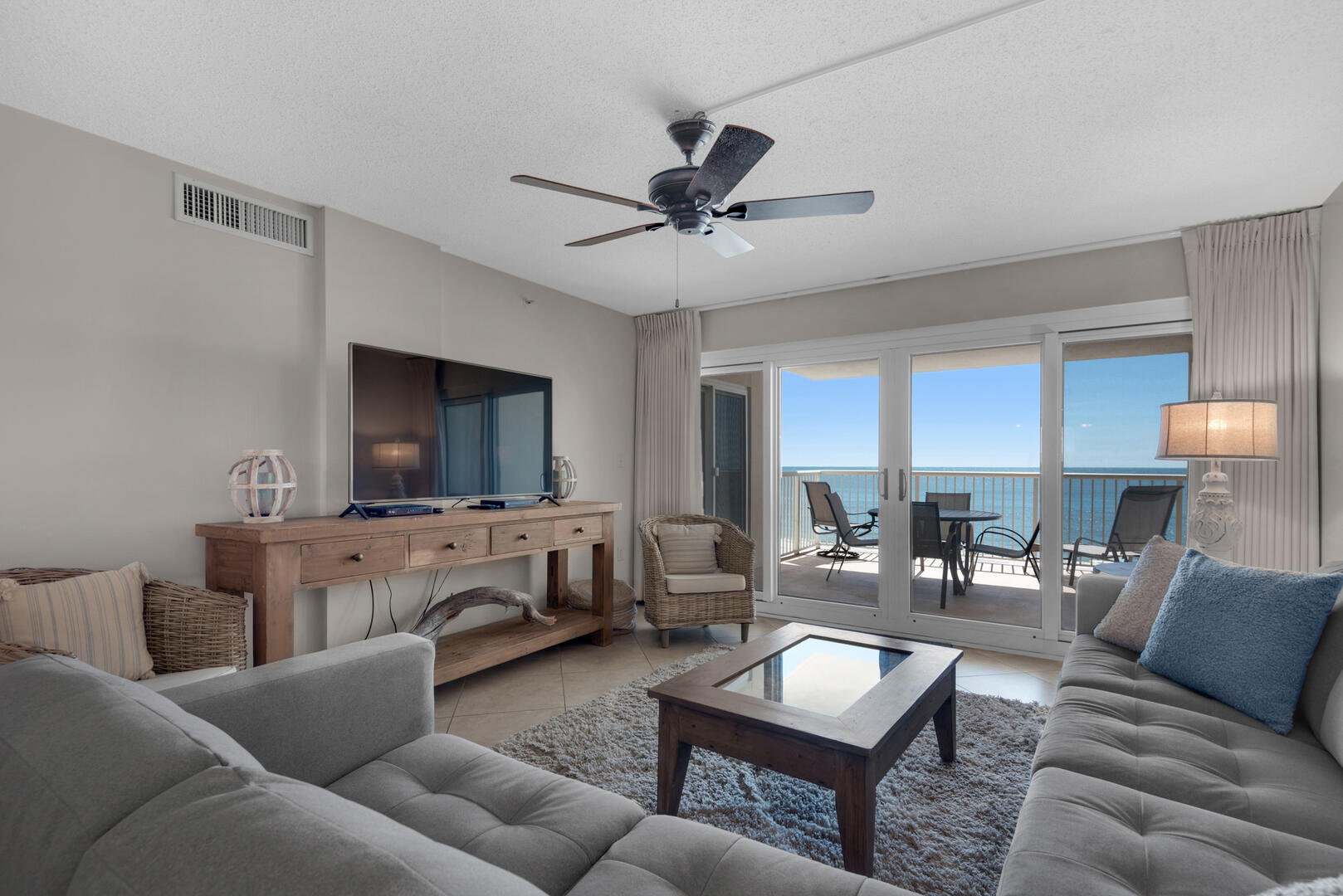 Living Area w/Gulf Front View