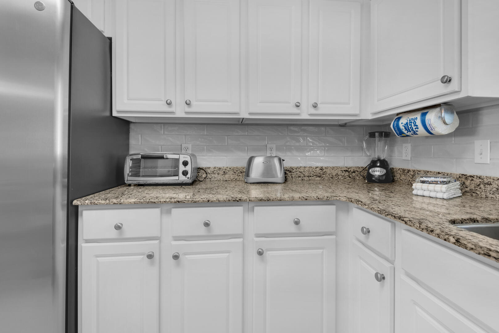 Updated Kitchen w/Stainless Appliances