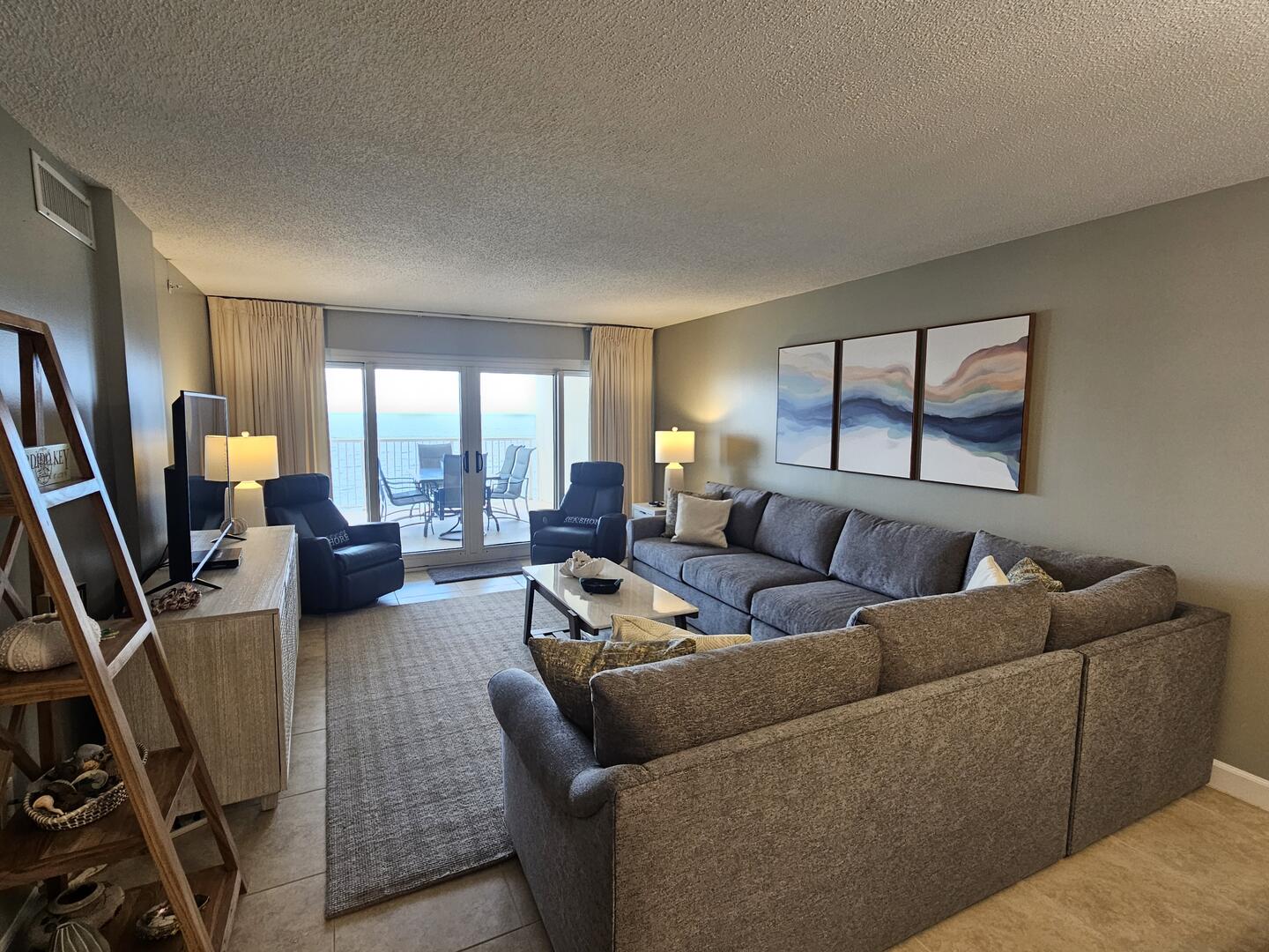 Living Area w/Gulf Front View