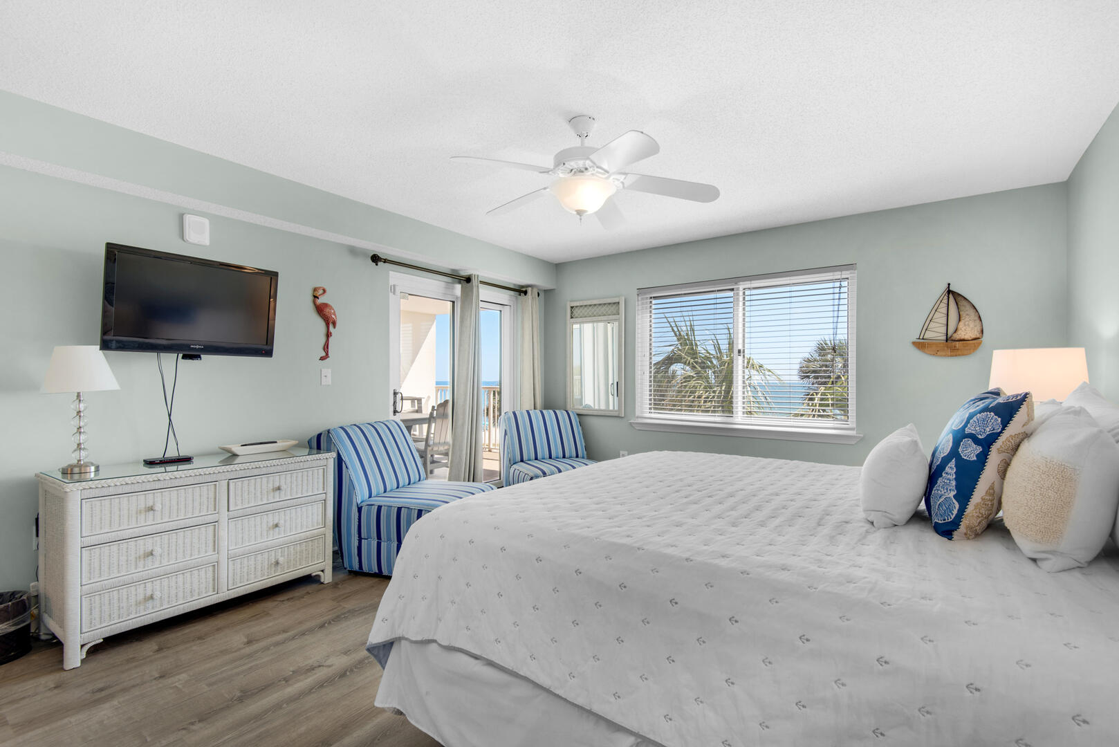 Master Bedroom w/Private Balcony Entrance
