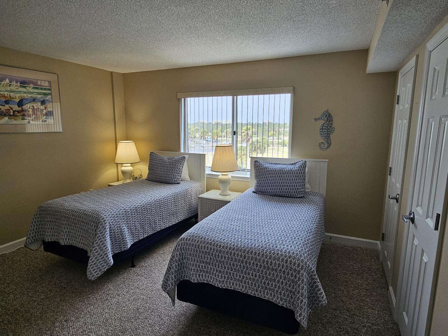 North Guest Bedroom w/2 Twin Beds