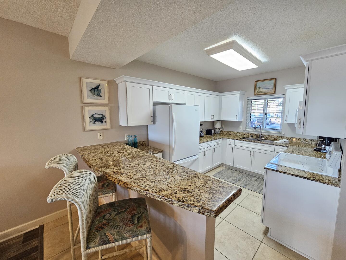 Breakfast Bar/Kitchen