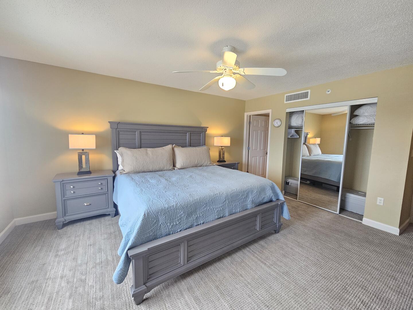 Master Bedroom w/King Adjustable Bed