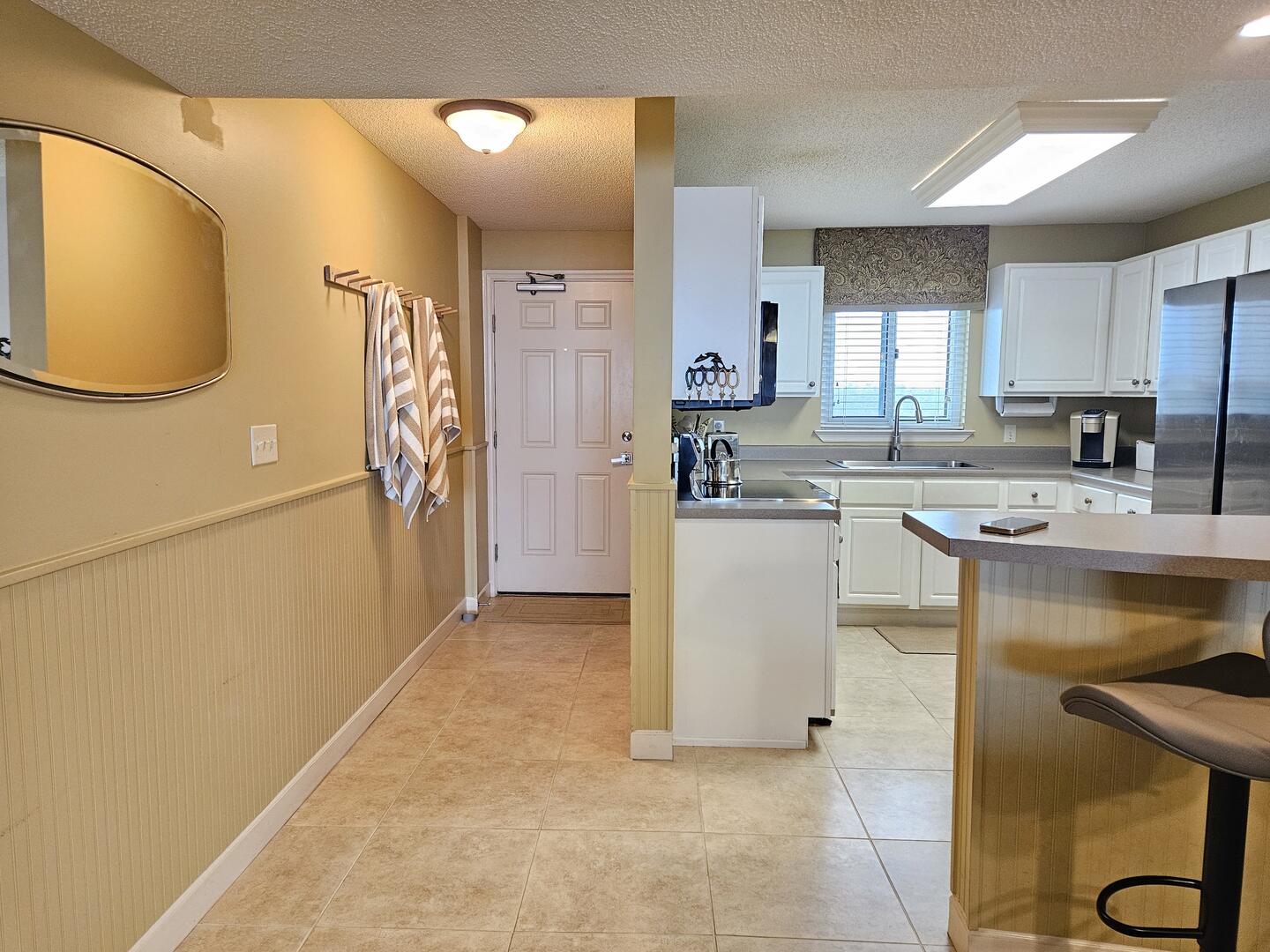 Foyer/Kitchen
