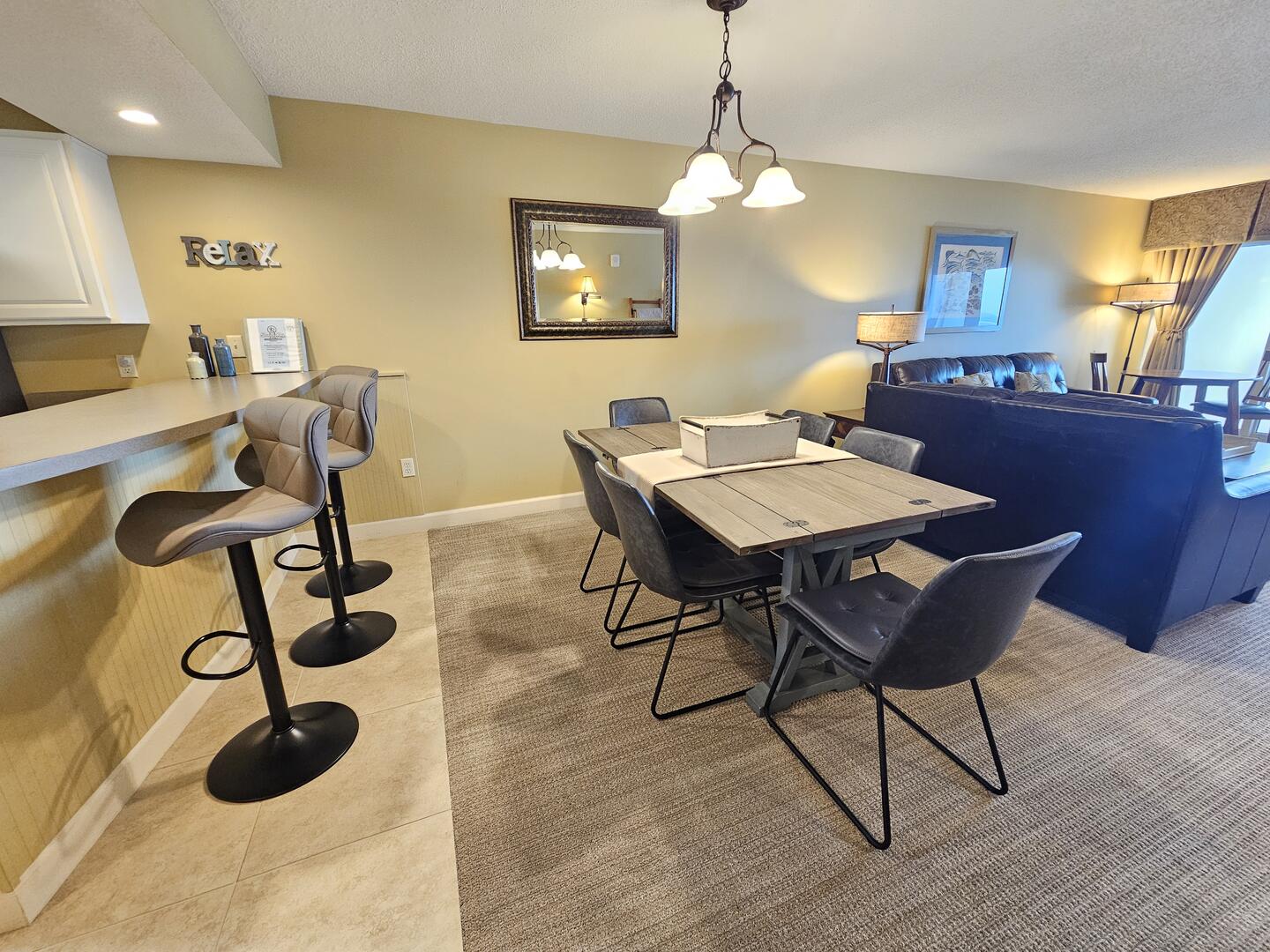 Dining Area/Breakfast Bar