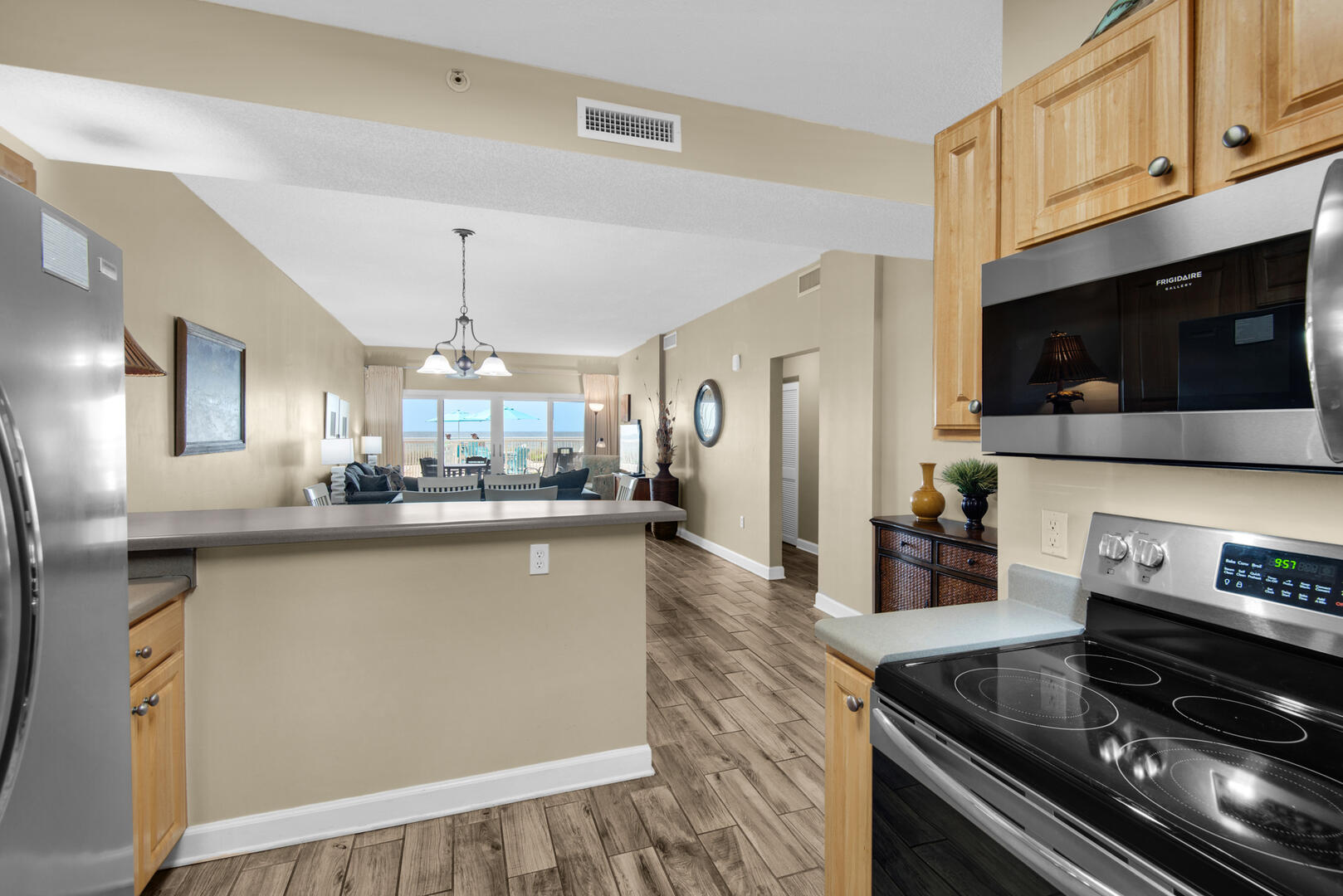 Breakfast Bar/Kitchen