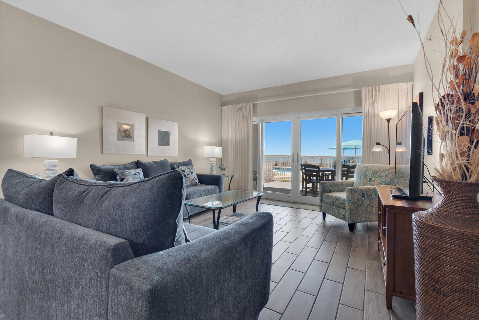 Living Area w/Gulf Front View