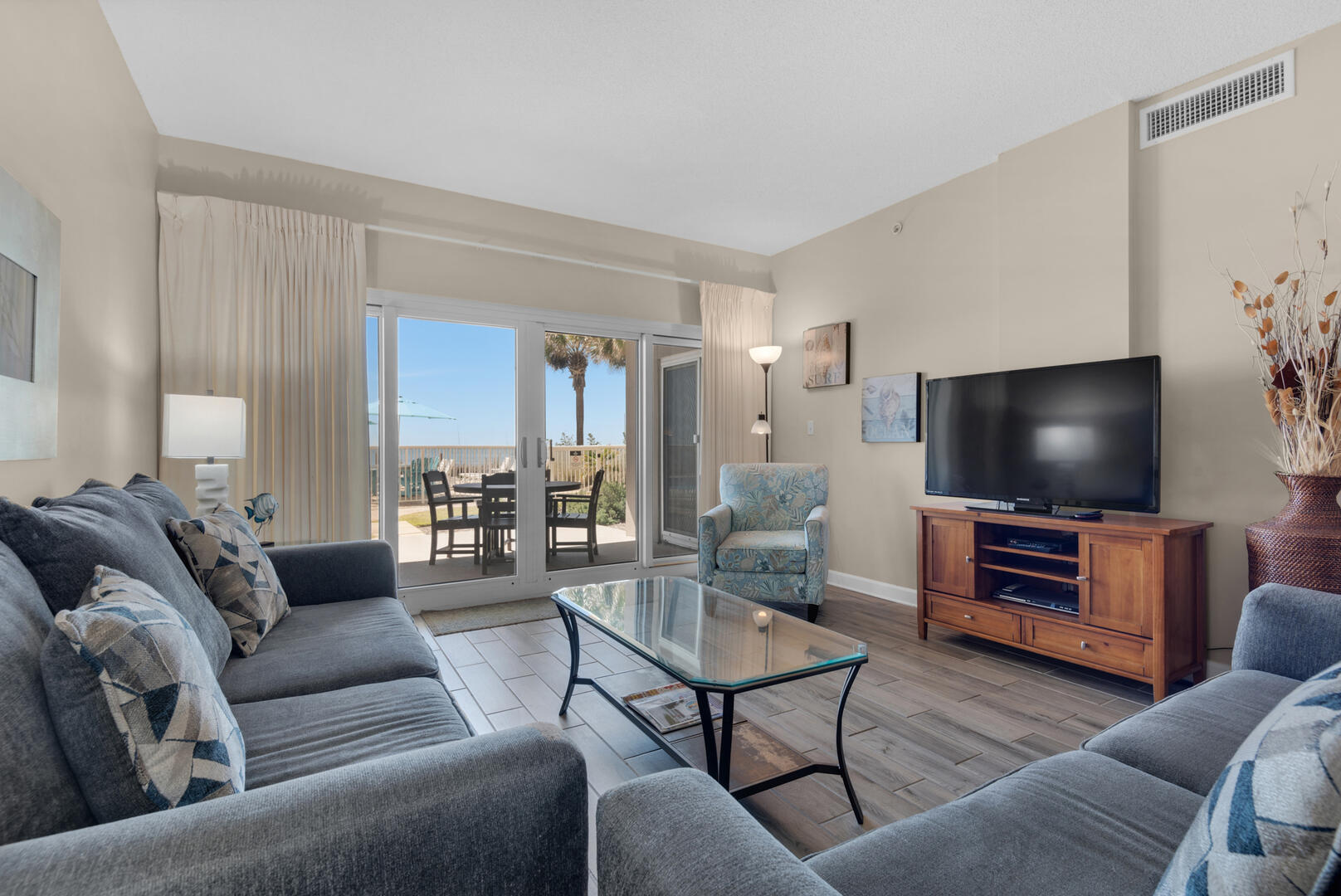 Living Area w/Gulf Front View