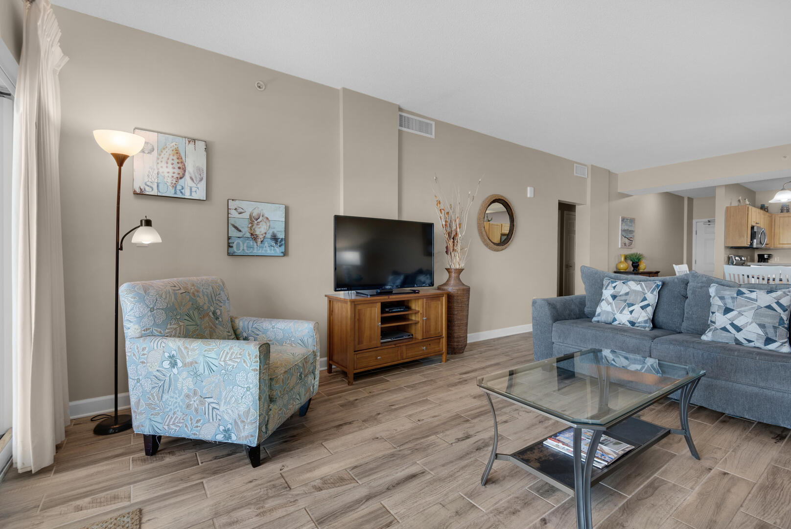 Living Area w/Smart TV