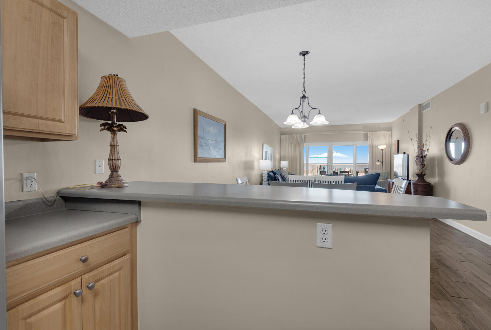 Breakfast Bar to Dining Area