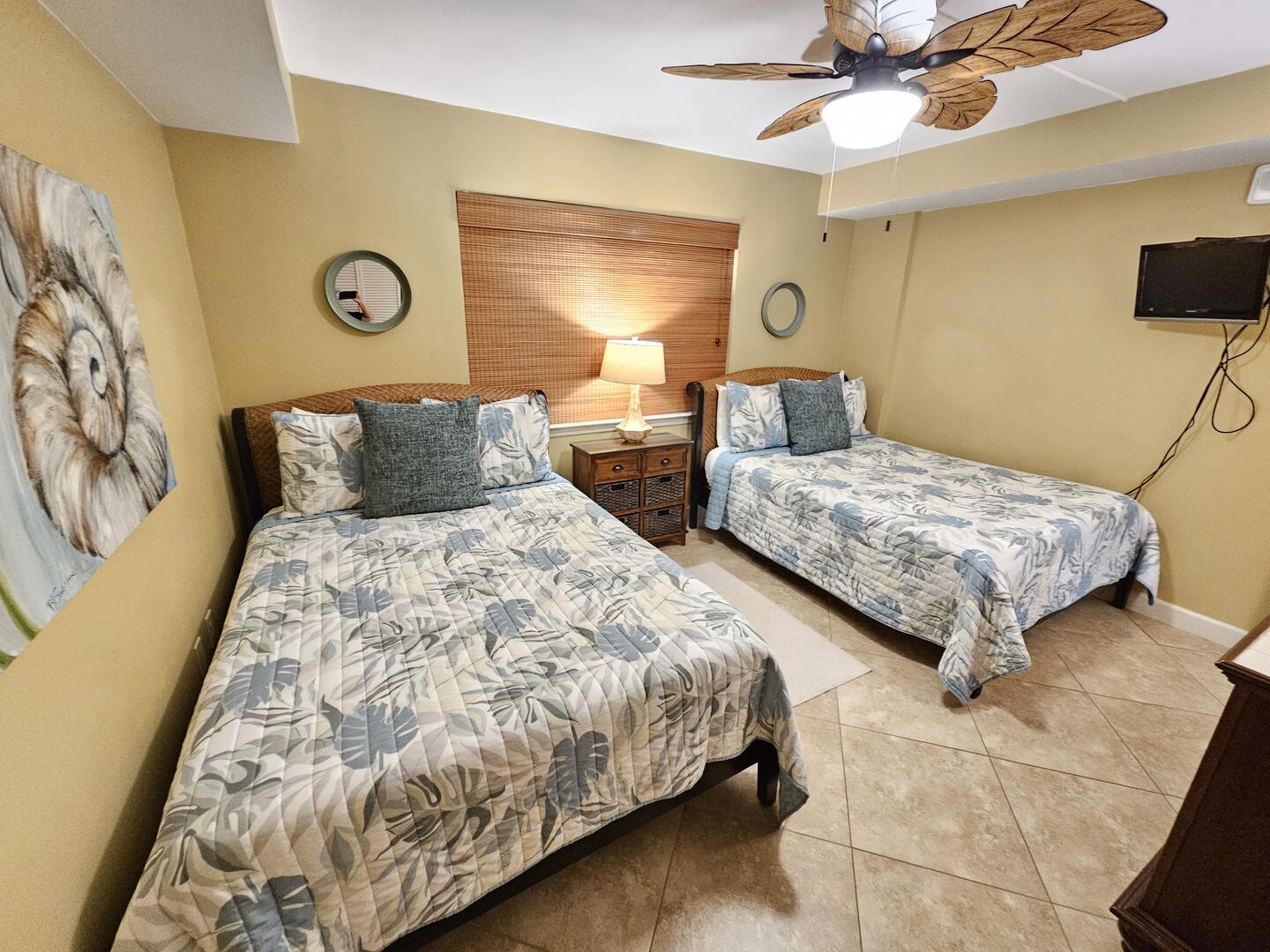 Guest Bedroom w/2 Full Beds