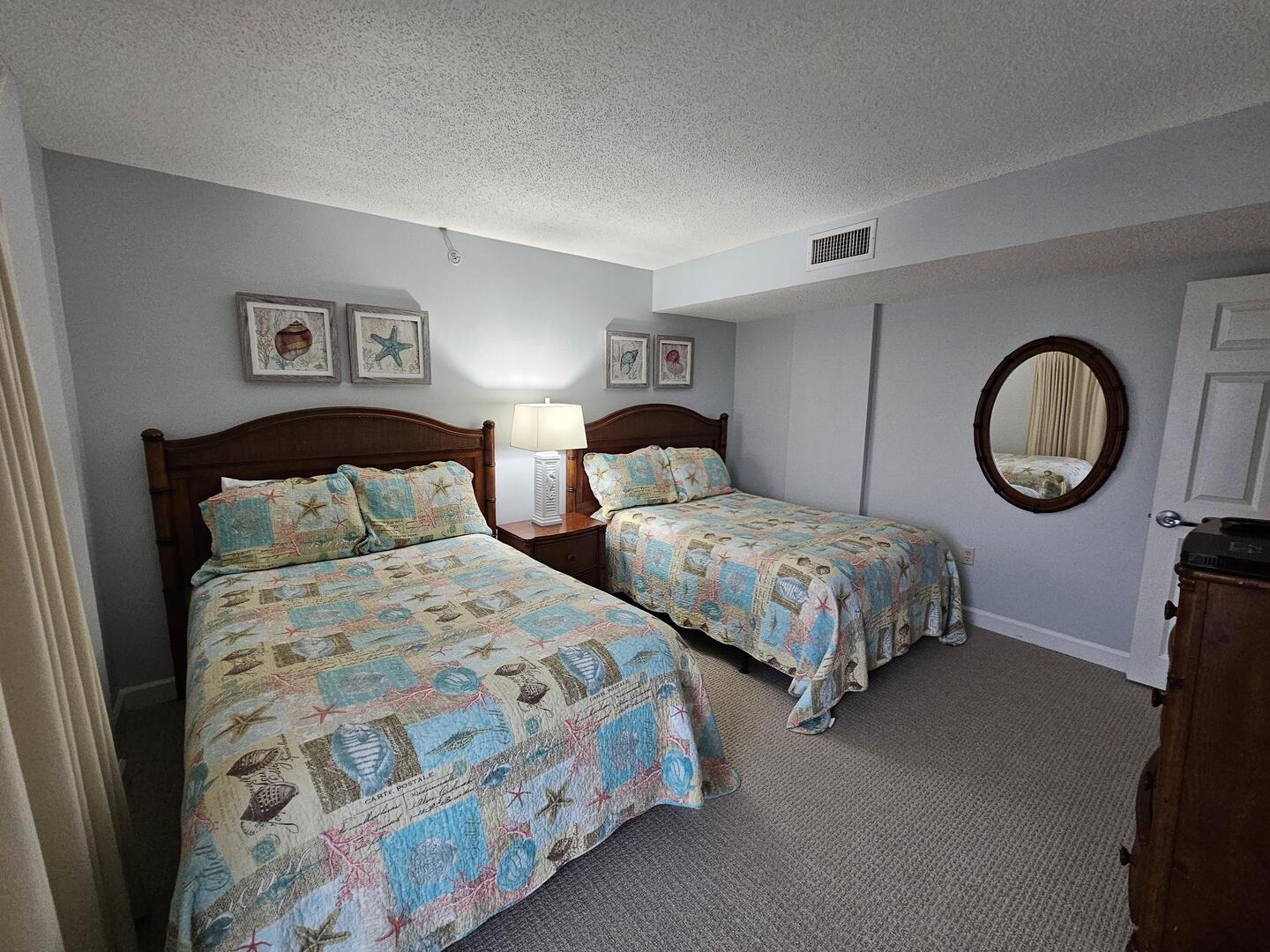 Middle Guest Bedroom w/2 Full Beds
