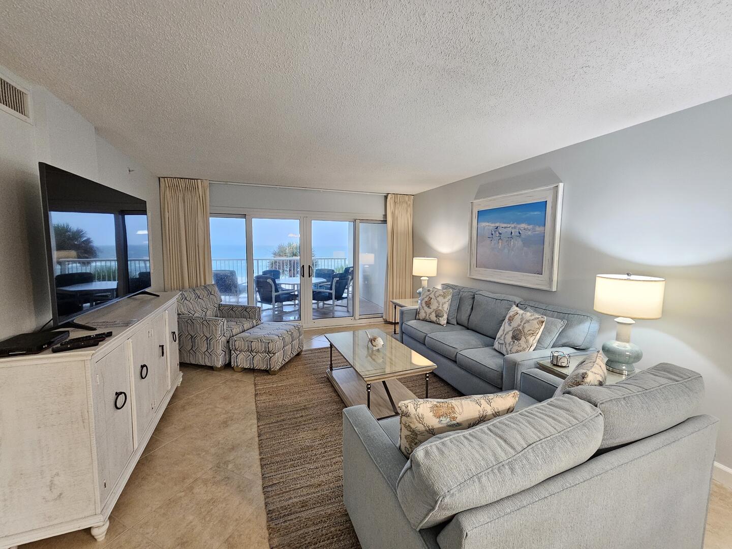 Living Area w/Gulf Front View