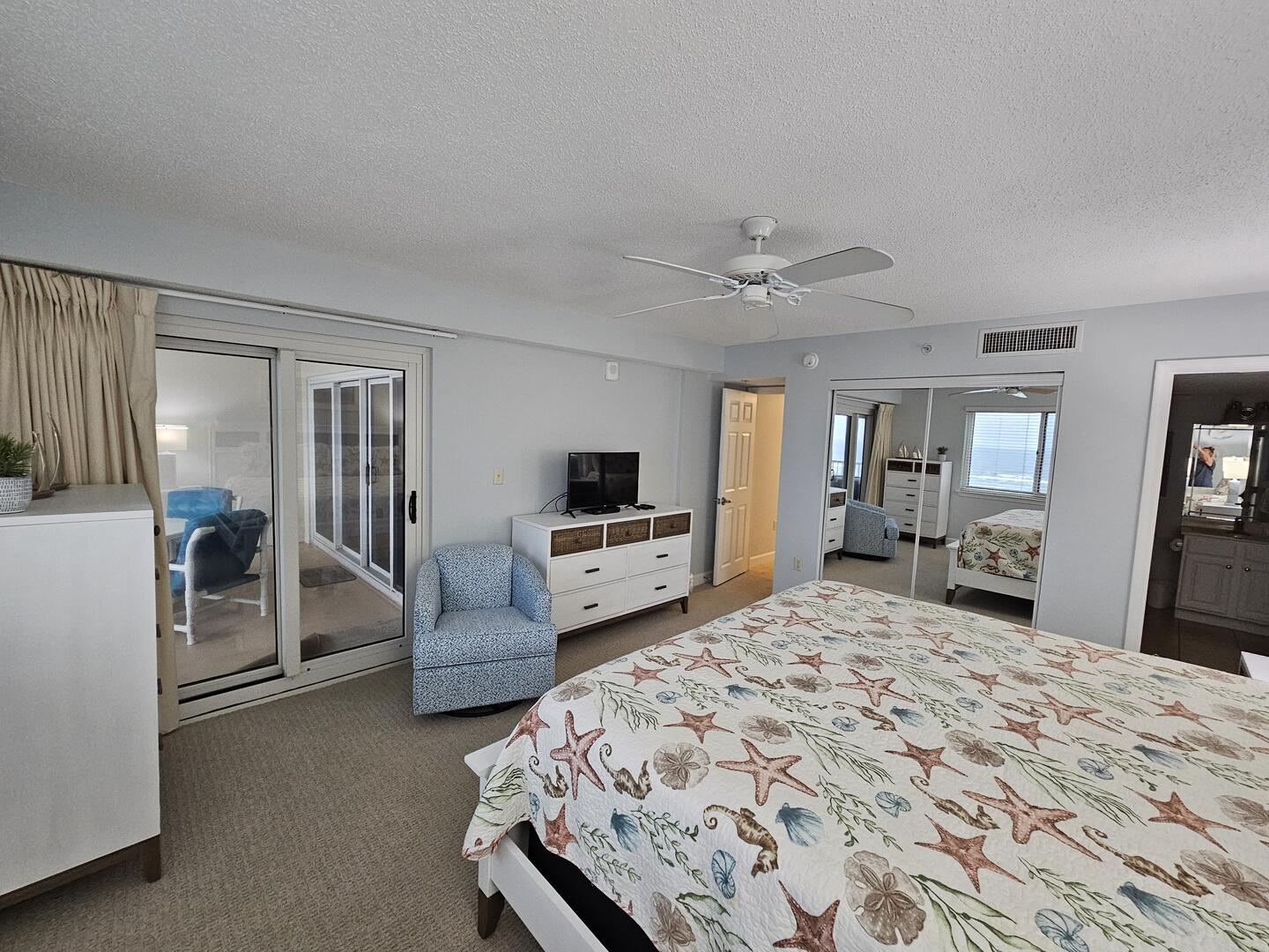 Master Bedroom w/Private Entrance to Balcony