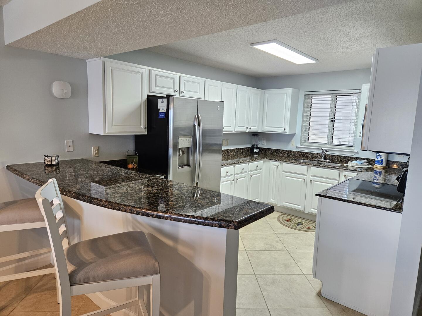 Breakfast Bar/Kitchen