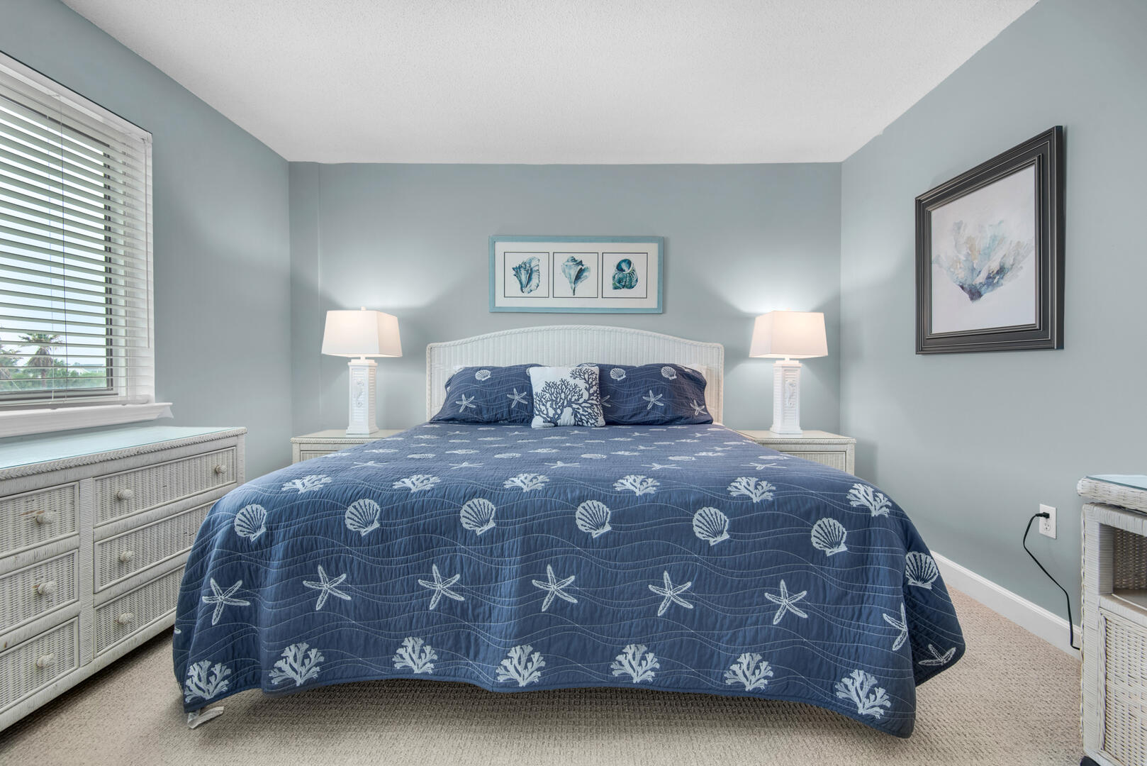 Guest Bedroom w/King Bed
