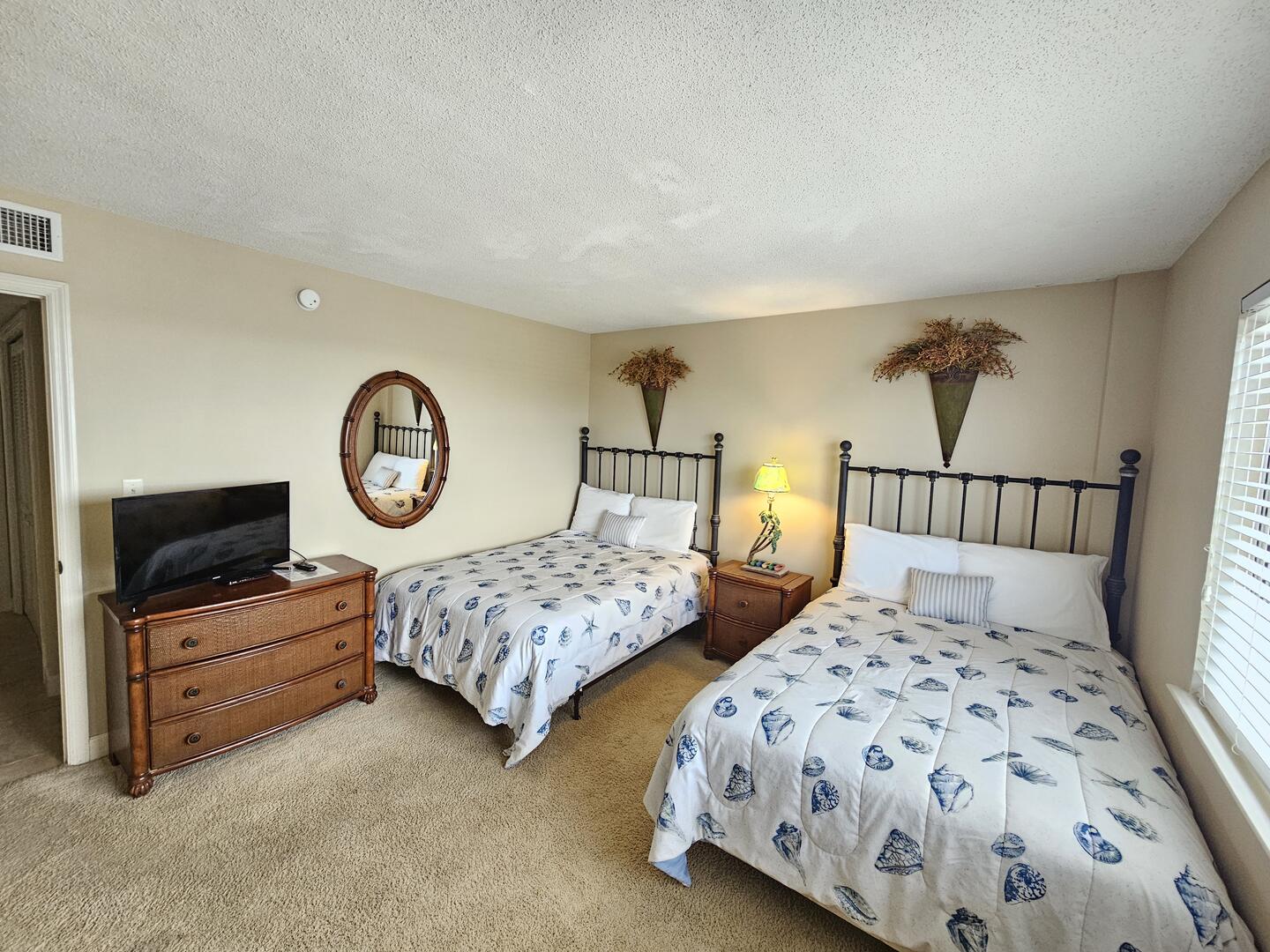 Guest Bedroom w/2 Full Beds