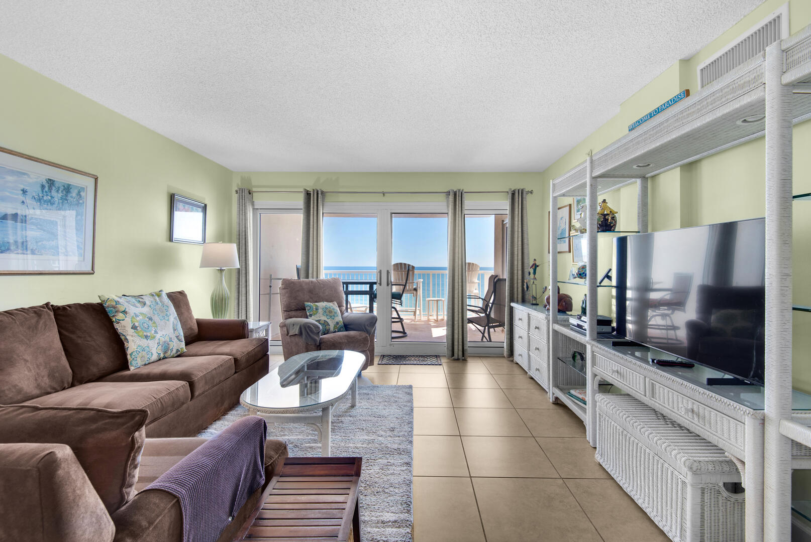 Living Area w/Gulf Front View