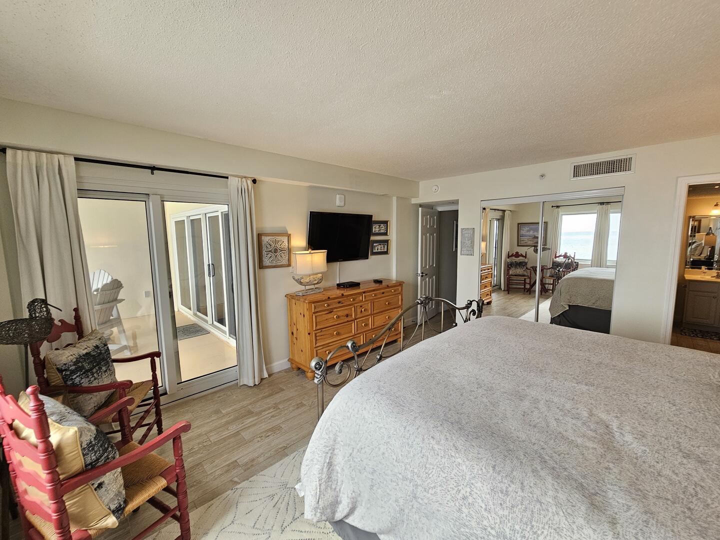 Master Bedroom w/Private Entrance to Balcony