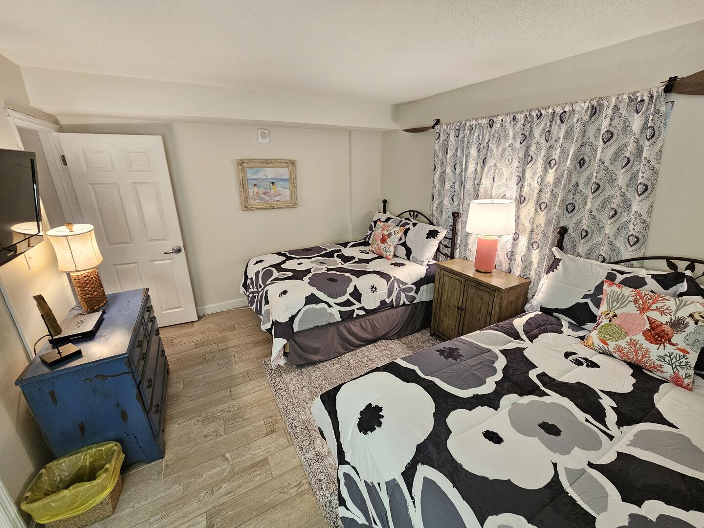 Guest Bedroom w/2 Full Beds