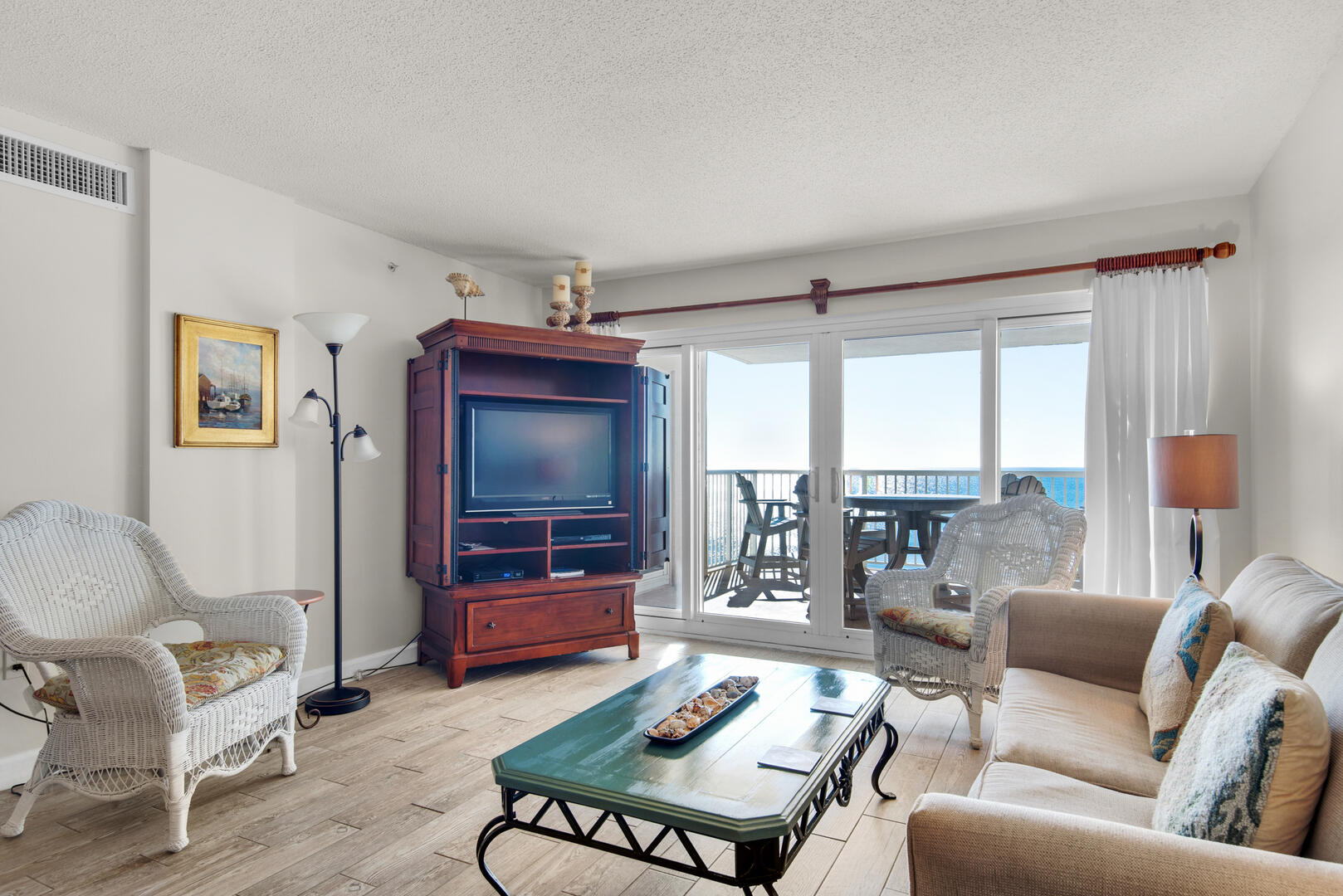 Living Area w/ Gulf Front View