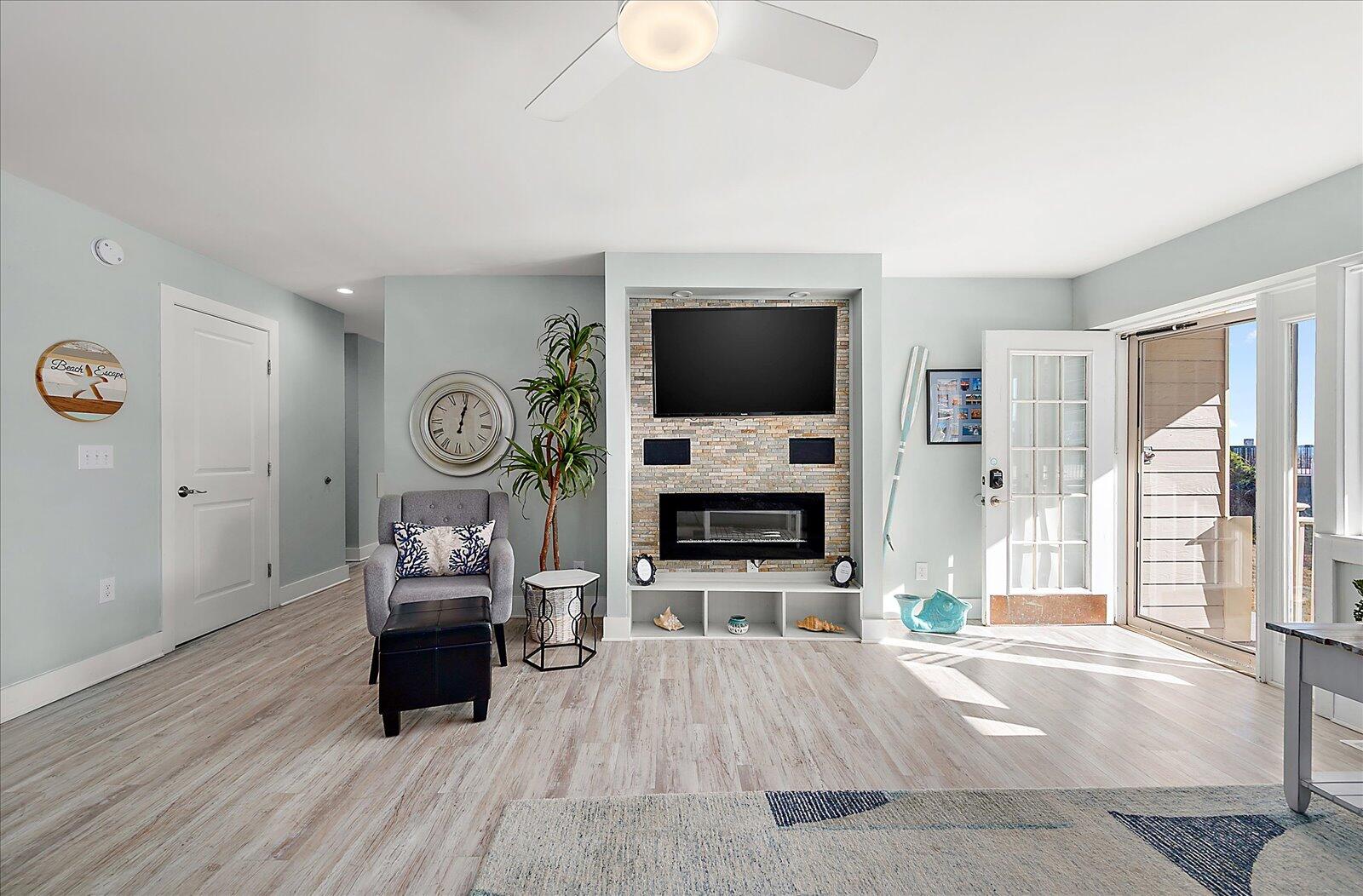 Fountainhead 1 #74 Living Room