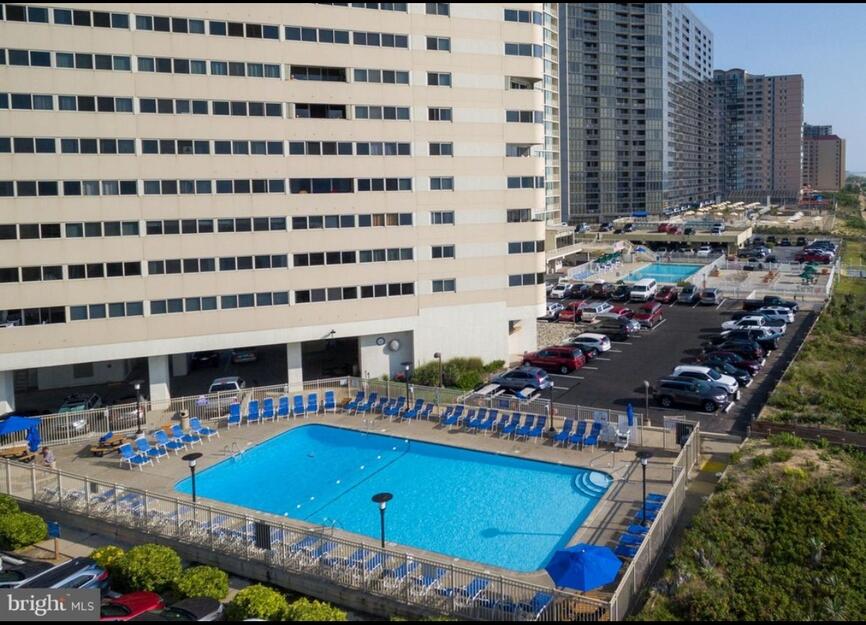 OCEANFRONT-OUTDOOR-POOL