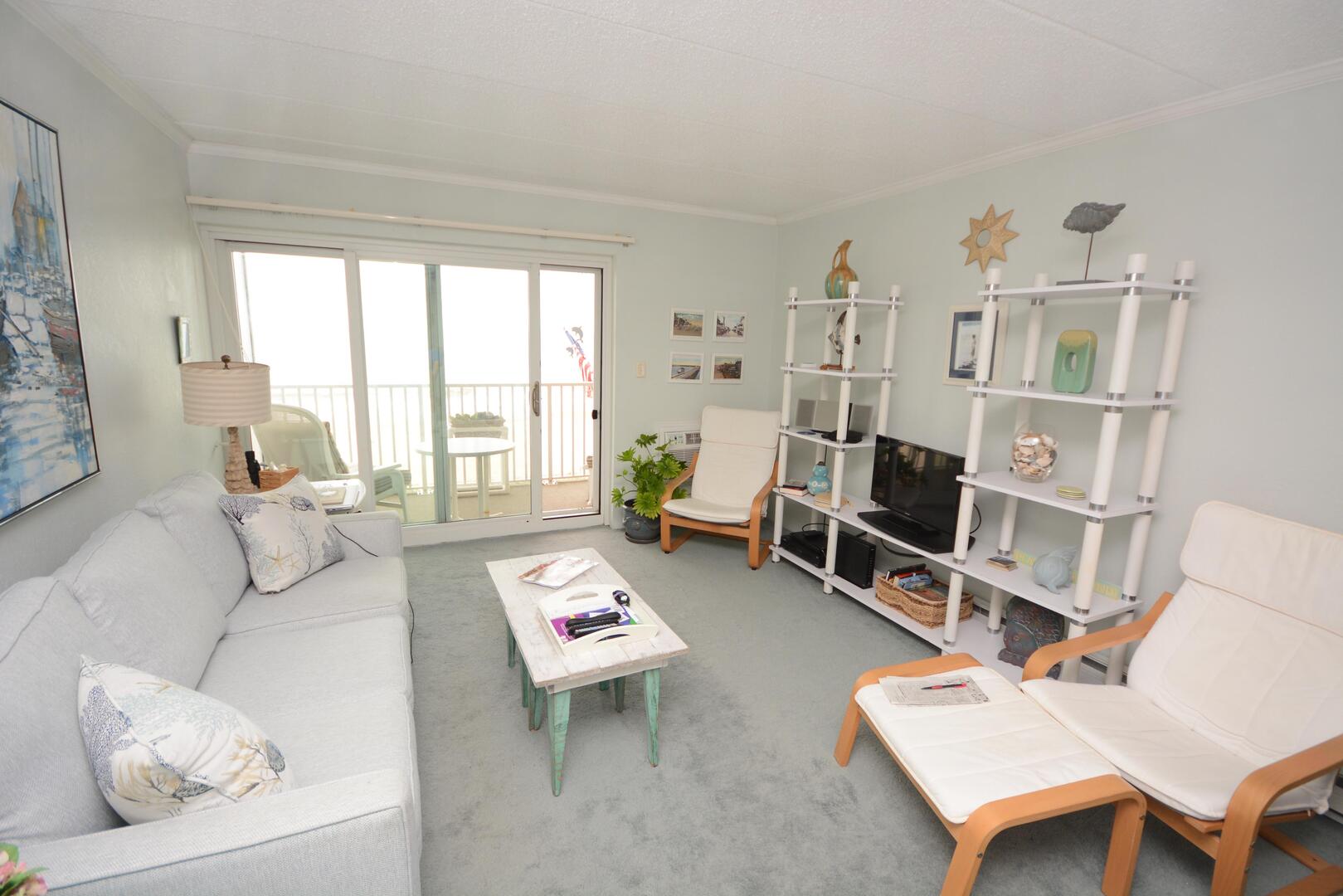 Barefoot-Country-406-LIving- Area
