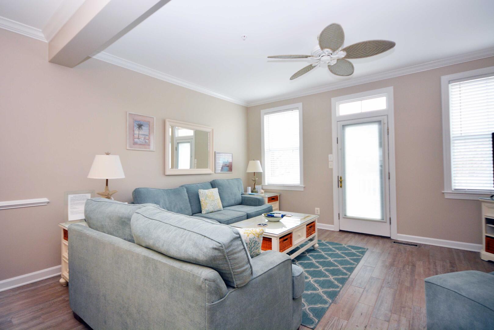 SUNSET ISLAND 23 LIVING-AREA