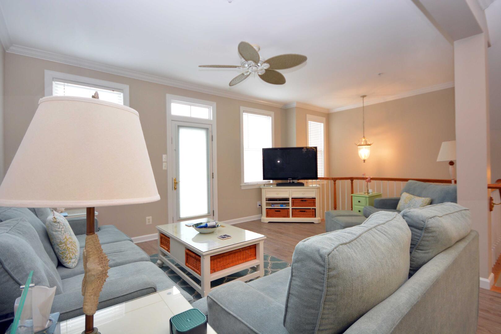 SUNSET ISLAND 23 LIVING-AREA