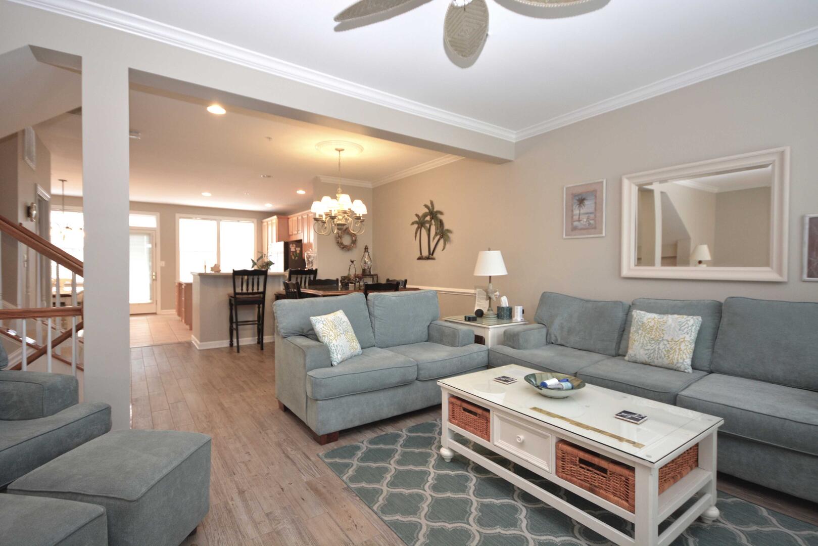 SUNSET ISLAND 23 LIVING-AREA