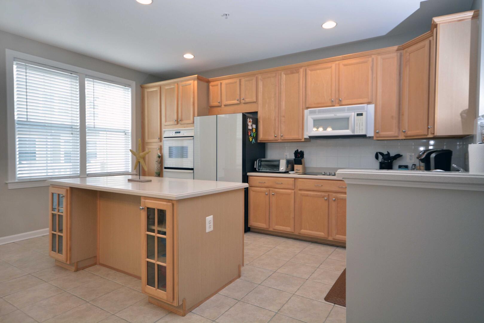 SUNSET ISLAND 23 KITCHEN-AREA